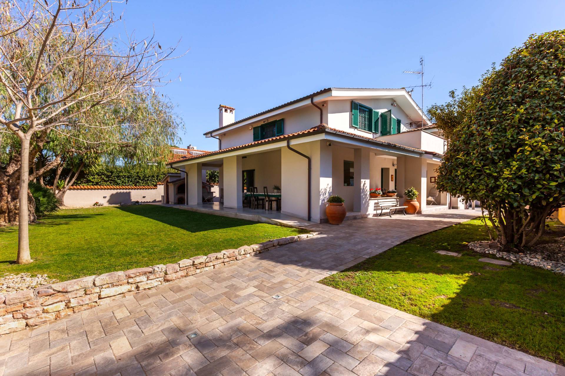 Roma, Roma, 00100, IT, 6 Bedrooms Bedrooms, ,5 BathroomsBathrooms,Residential,For Sale,1941968