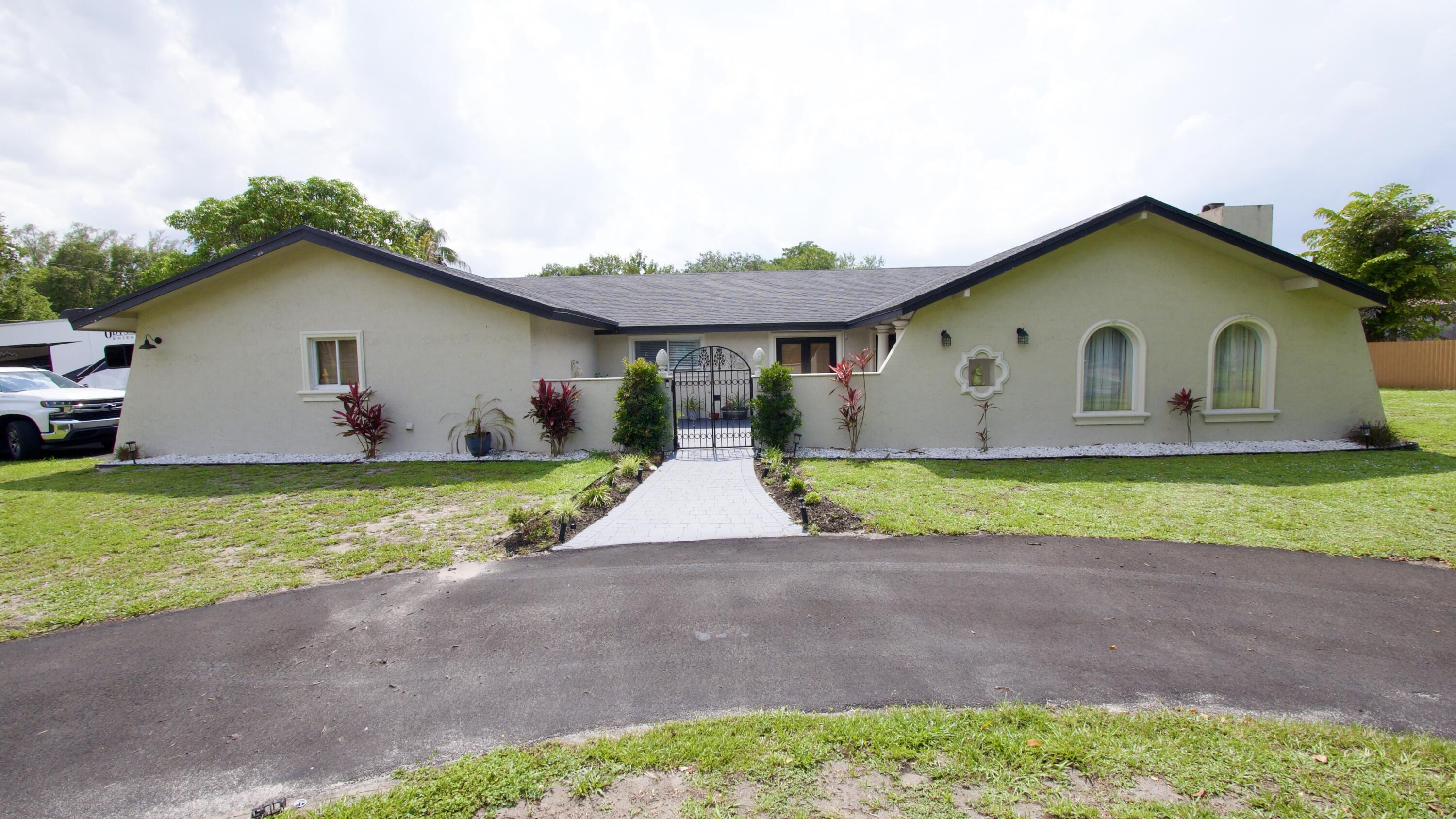 Davie, Florida, 33328, United States, 7 Bedrooms Bedrooms, ,5 BathroomsBathrooms,Residential,For Sale,2039860