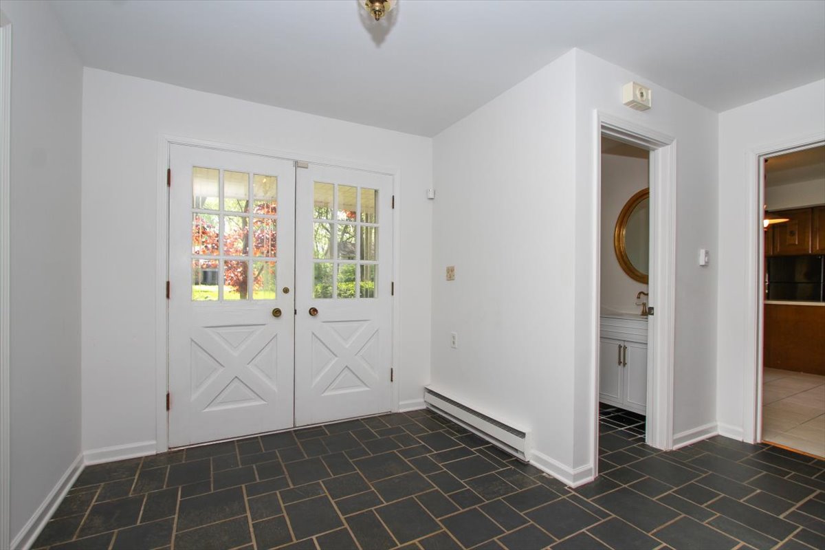 Lincolnshire, Illinois, 60069, United States, 4 Bedrooms Bedrooms, ,3 BathroomsBathrooms,Residential,For Sale,1975181