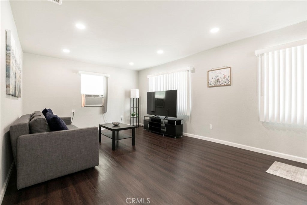 Sylmar, California, 91342, United States, 2 Bedrooms Bedrooms, ,1 BathroomBathrooms,Residential,For Sale,1960749