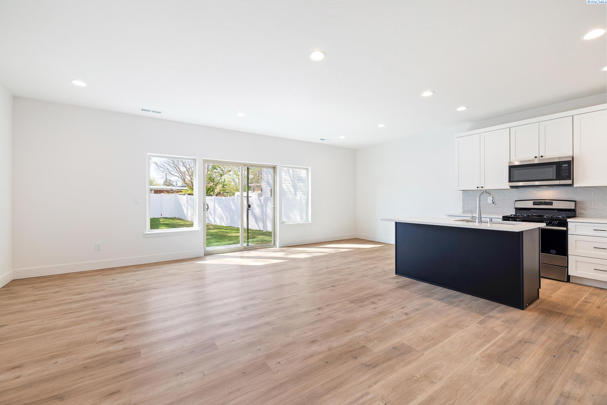 Kennewick, Washington, 99337, United States, 6 Bedrooms Bedrooms, ,Residential,For Sale,1941596