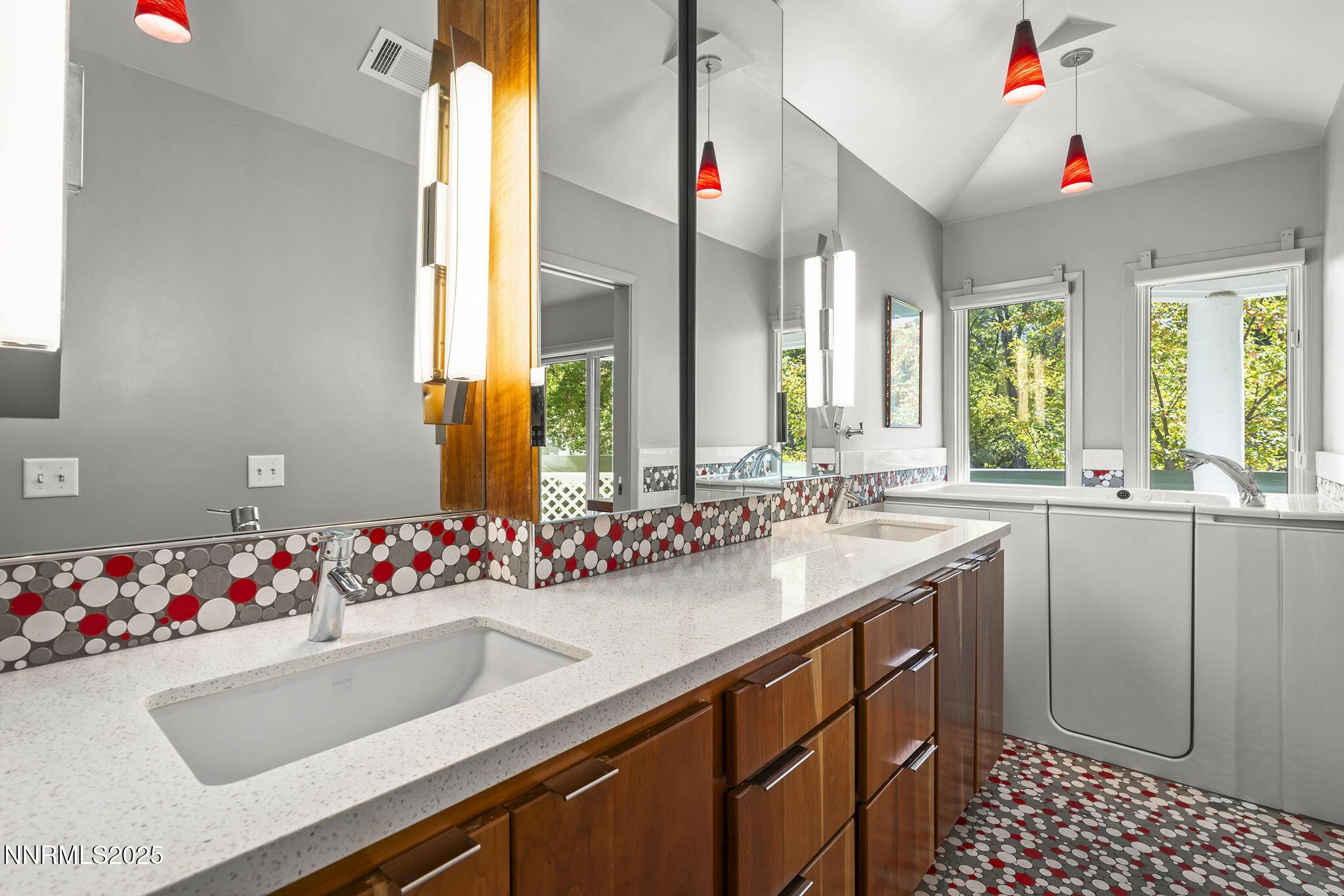 Reno, Nevada, 89519, United States, 2 Bedrooms Bedrooms, ,3 BathroomsBathrooms,Residential,For Sale,1987649