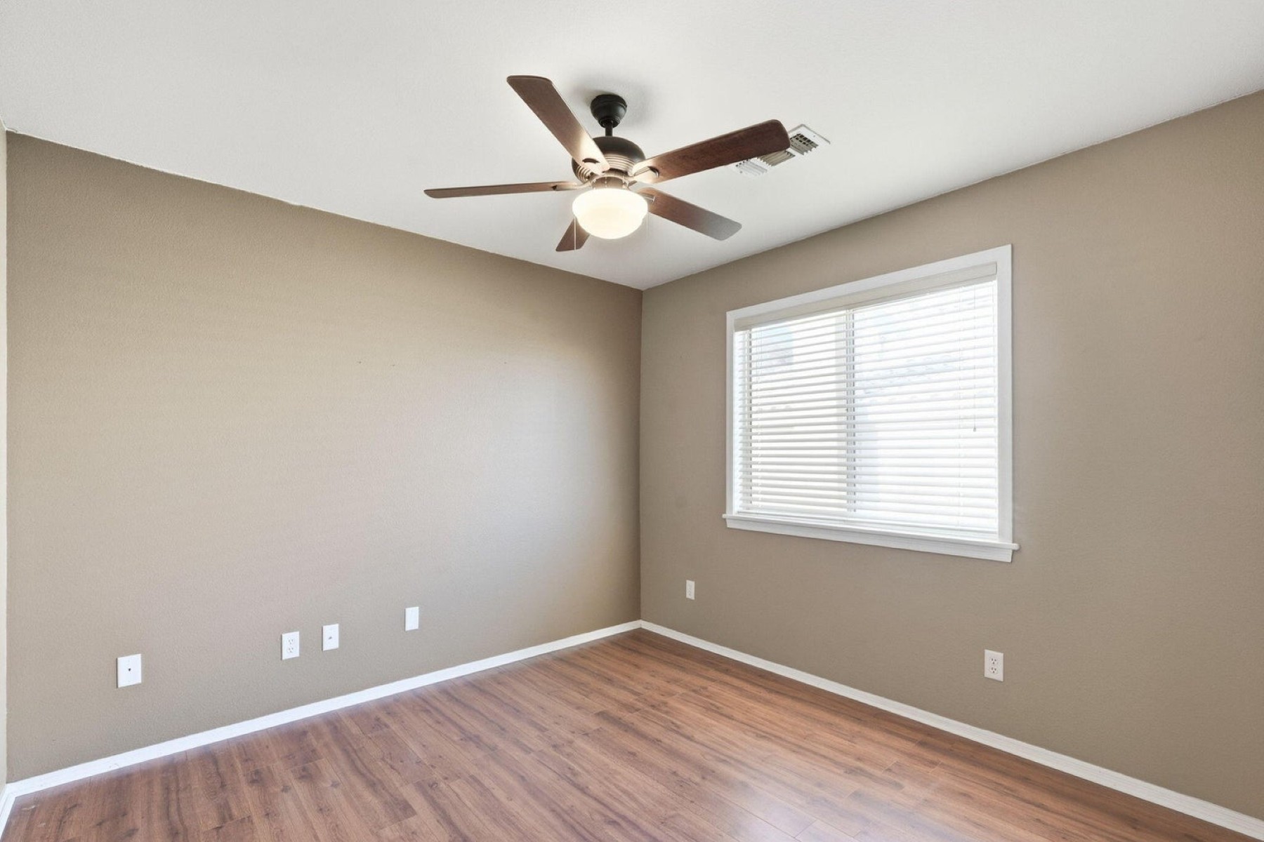  718 E Mountain Sage Drive ¦Phoenix, AZ - 物件實景