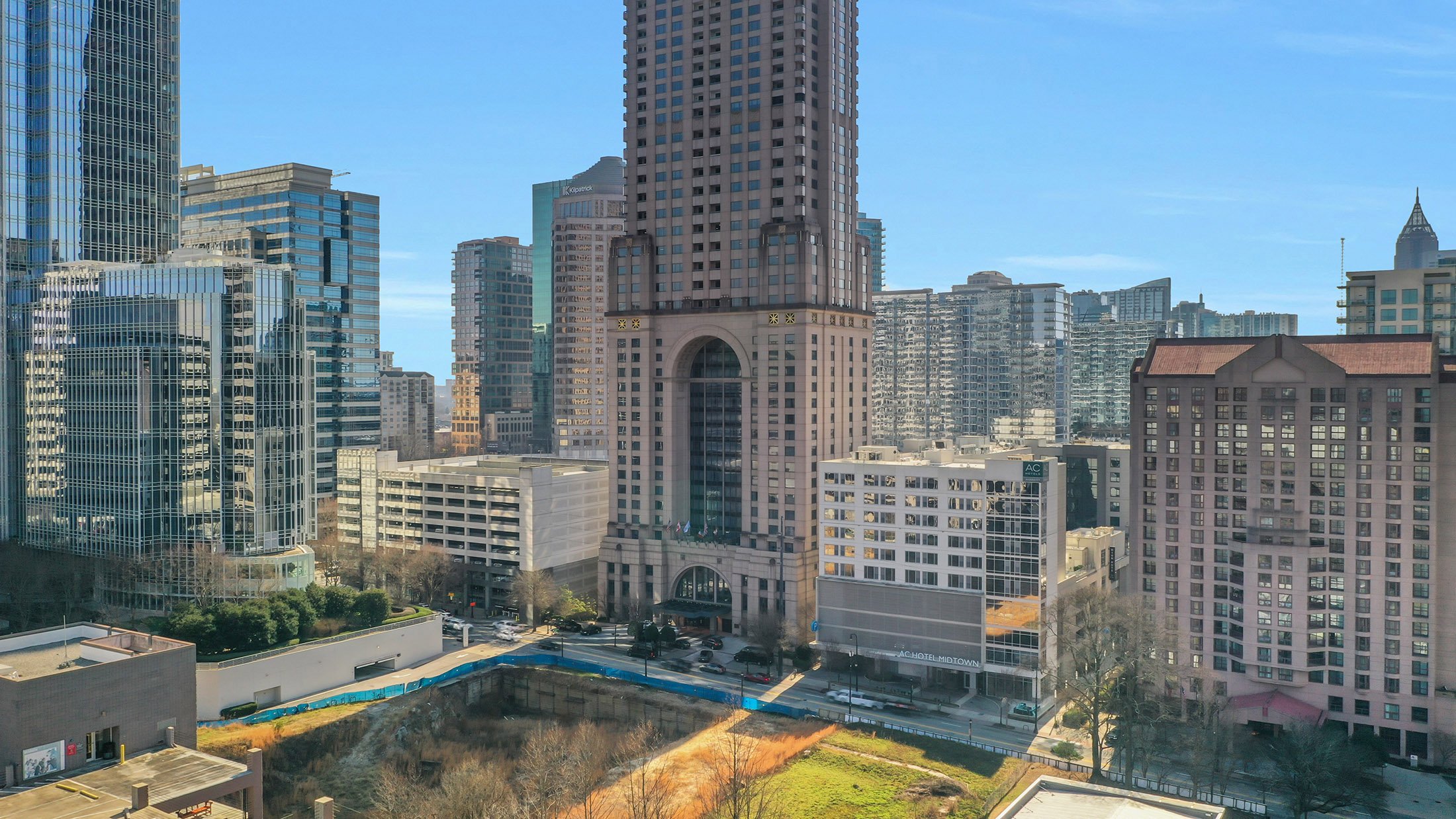  Luxury Meets Iconic Four Seasons Living with Panoramic City Views - 物件實景