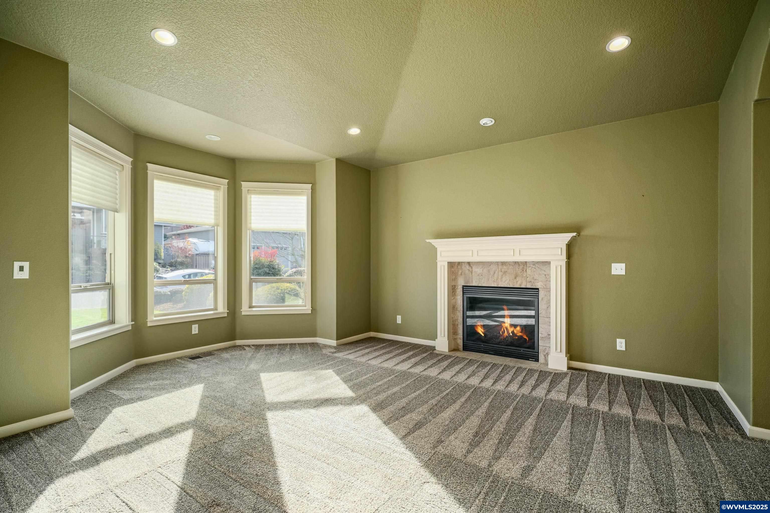 Salem, Oregon, 97306, United States, 3 Bedrooms Bedrooms, ,3 BathroomsBathrooms,Residential,For Sale,1989226