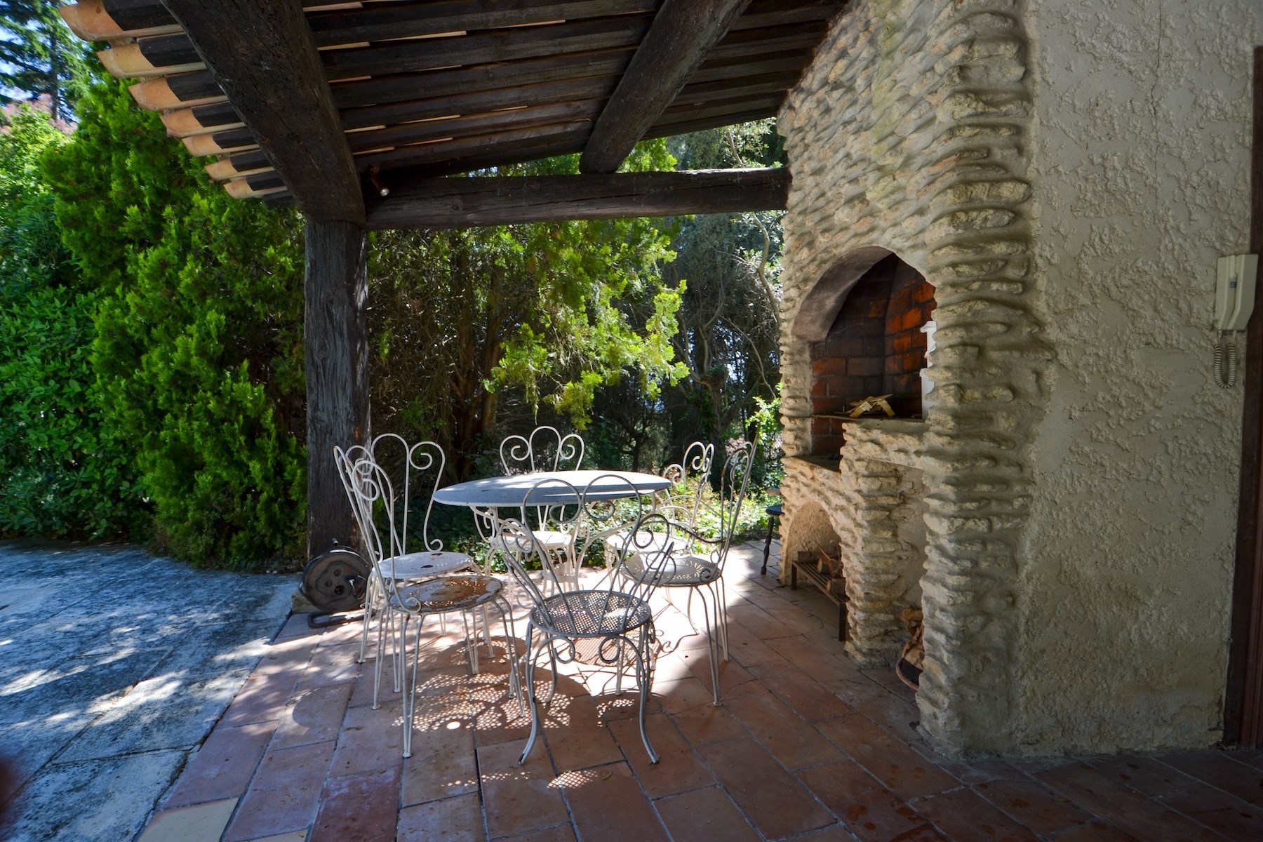  Large Property on 1.5 Hectares with Pool, Just Steps from the Town Center - 物件實景