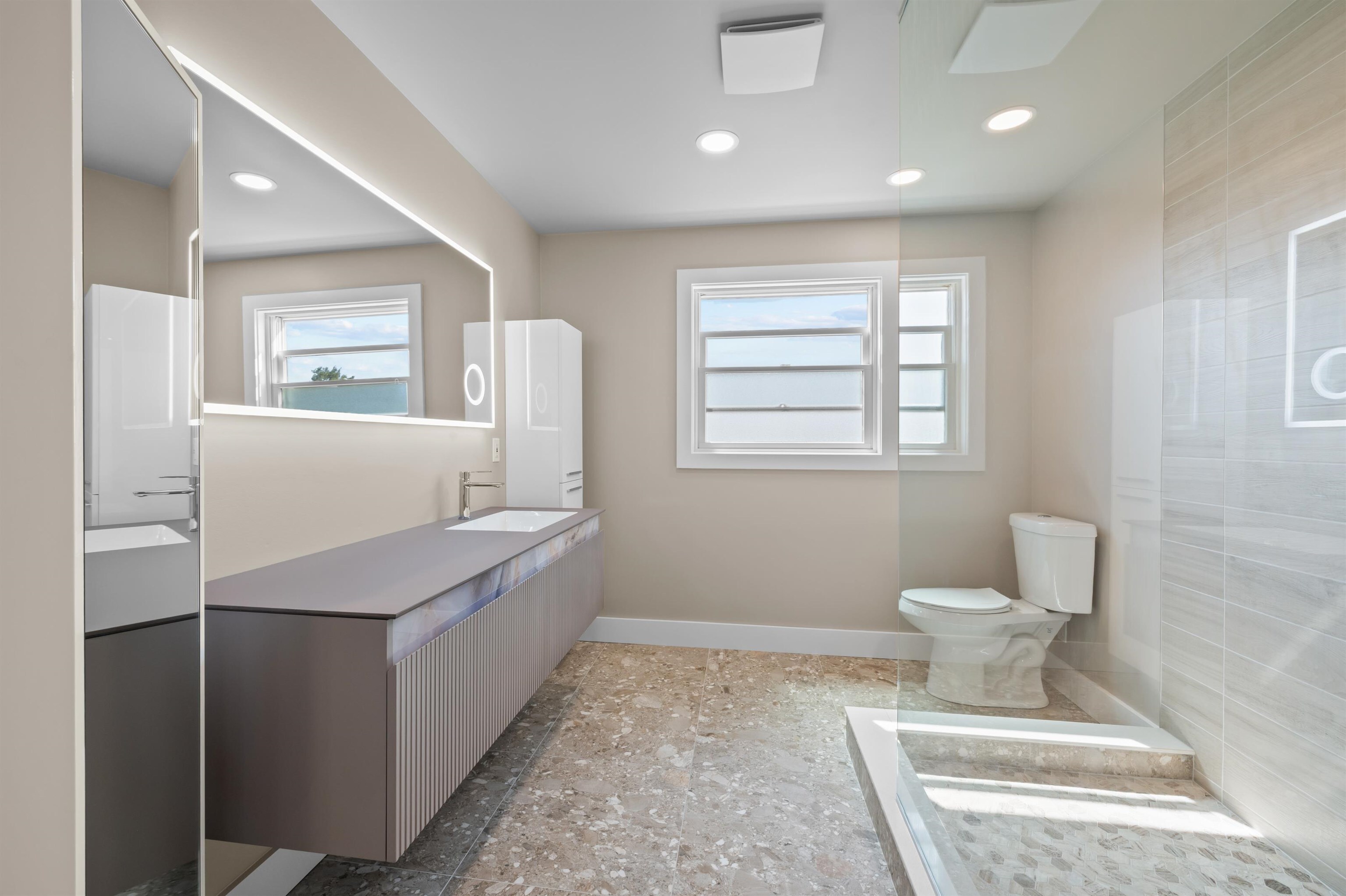 STRATFORD, Prince Edward Island, C1B 0J7, CA, 7 Bedrooms Bedrooms, ,4 BathroomsBathrooms,Residential,For Sale,1949695