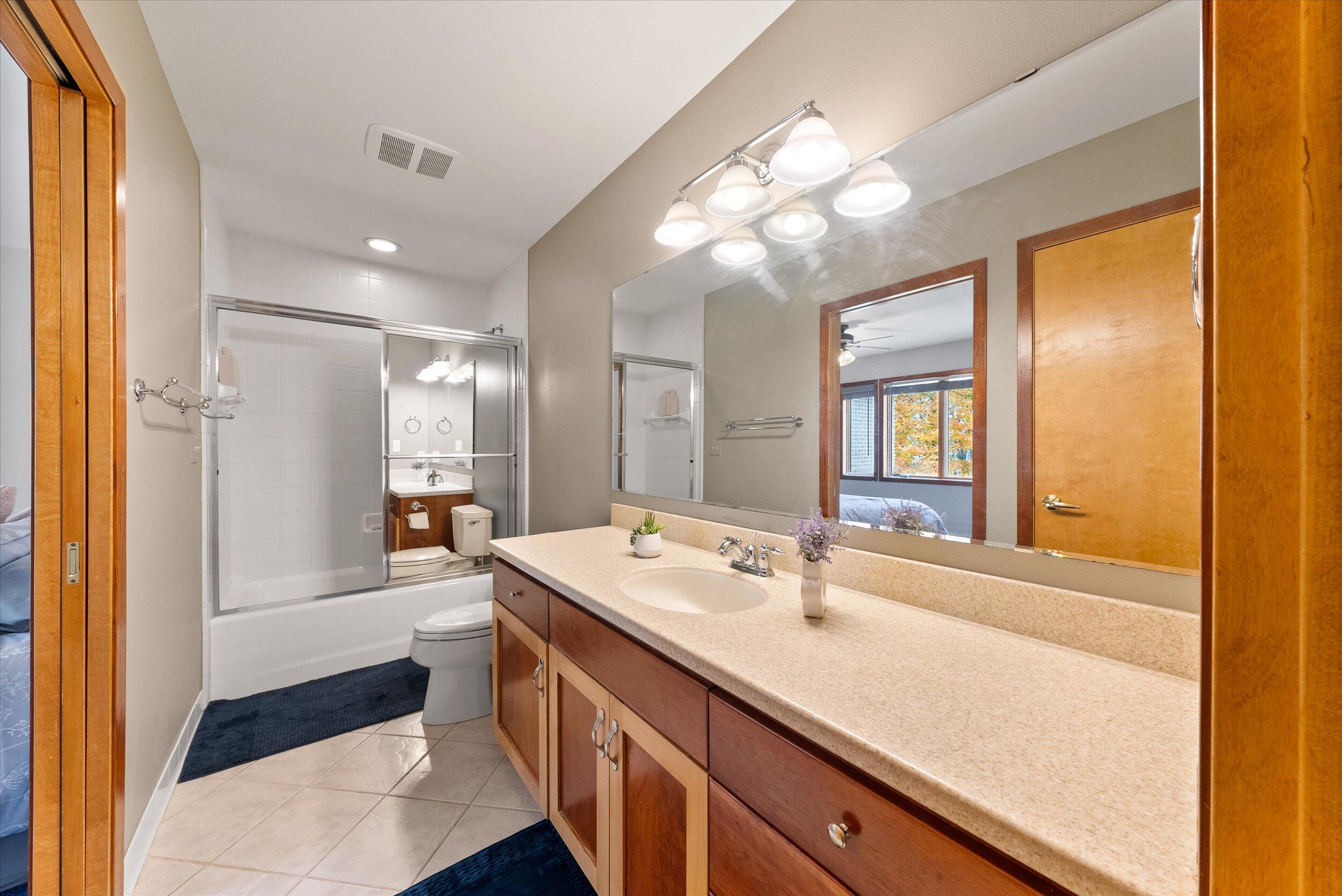 Grafton, Wisconsin, 53024, United States, 4 Bedrooms Bedrooms, ,6 BathroomsBathrooms,Residential,For Sale,1989565