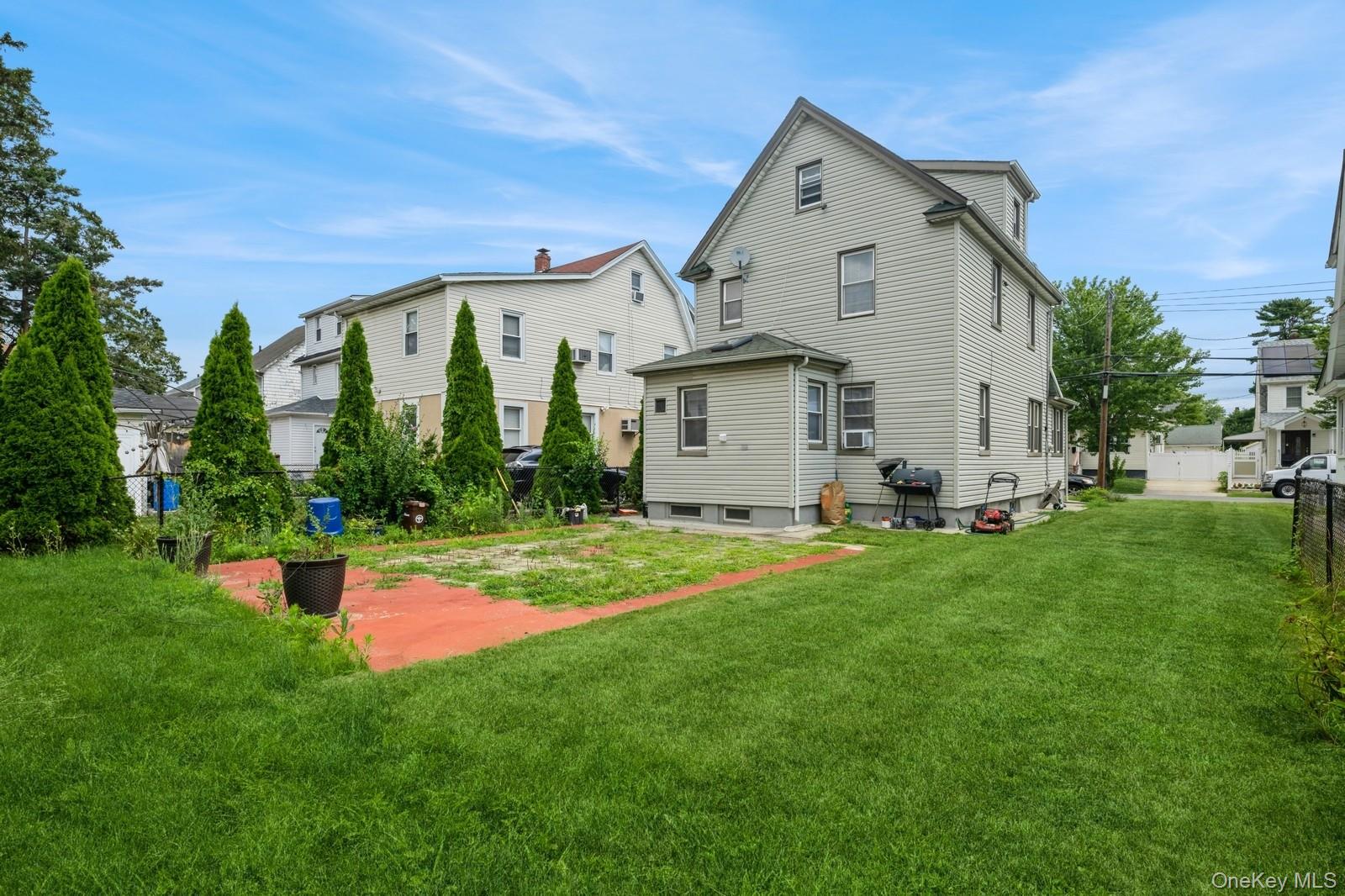 Queens Village, New York, 11429, United States, 3 Bedrooms Bedrooms, ,2 BathroomsBathrooms,Residential,For Sale,1902128