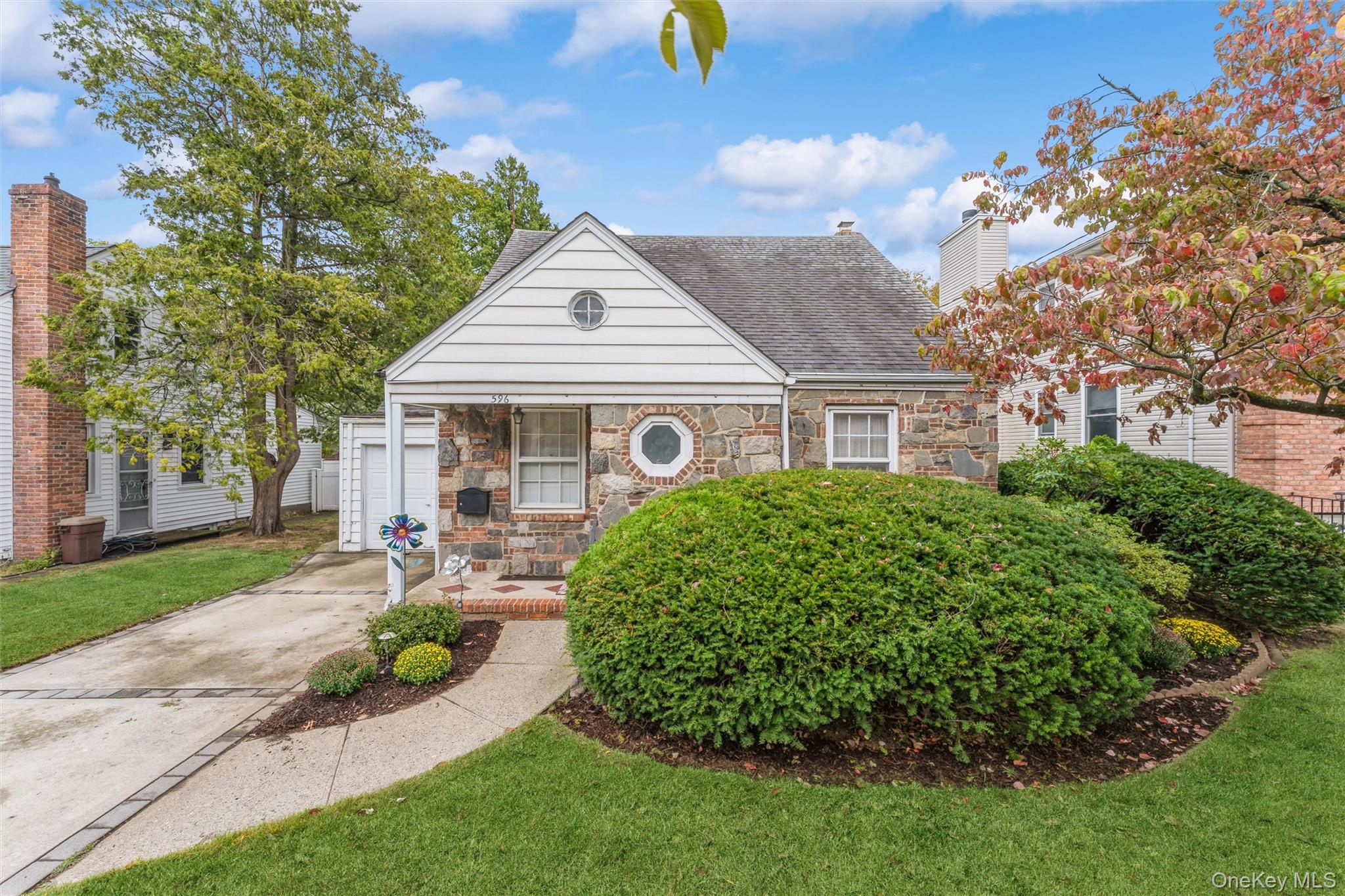 Williston Park, New York, 11596, United States, 3 Bedrooms Bedrooms, ,2 BathroomsBathrooms,Residential,For Sale,1960475