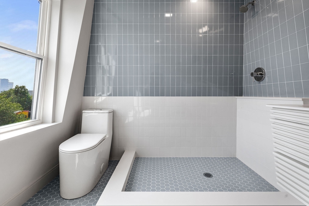 Boston, Massachusetts, 02128, United States, 1 Bedroom Bedrooms, ,2 BathroomsBathrooms,Residential,For Sale,1887905