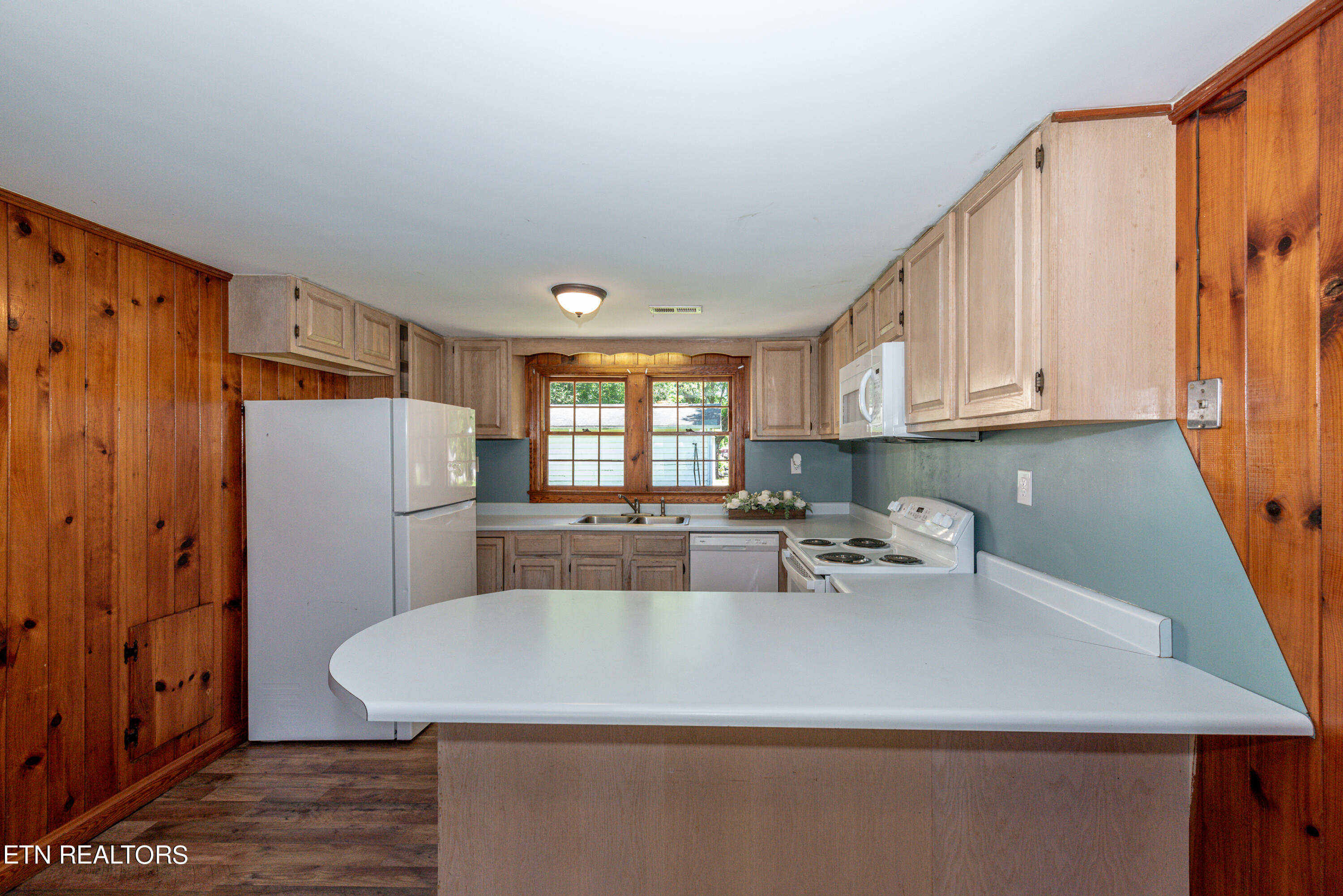 Townsend, Tennessee, 37882, United States, 3 Bedrooms Bedrooms, ,2 BathroomsBathrooms,Residential,For Sale,1984041