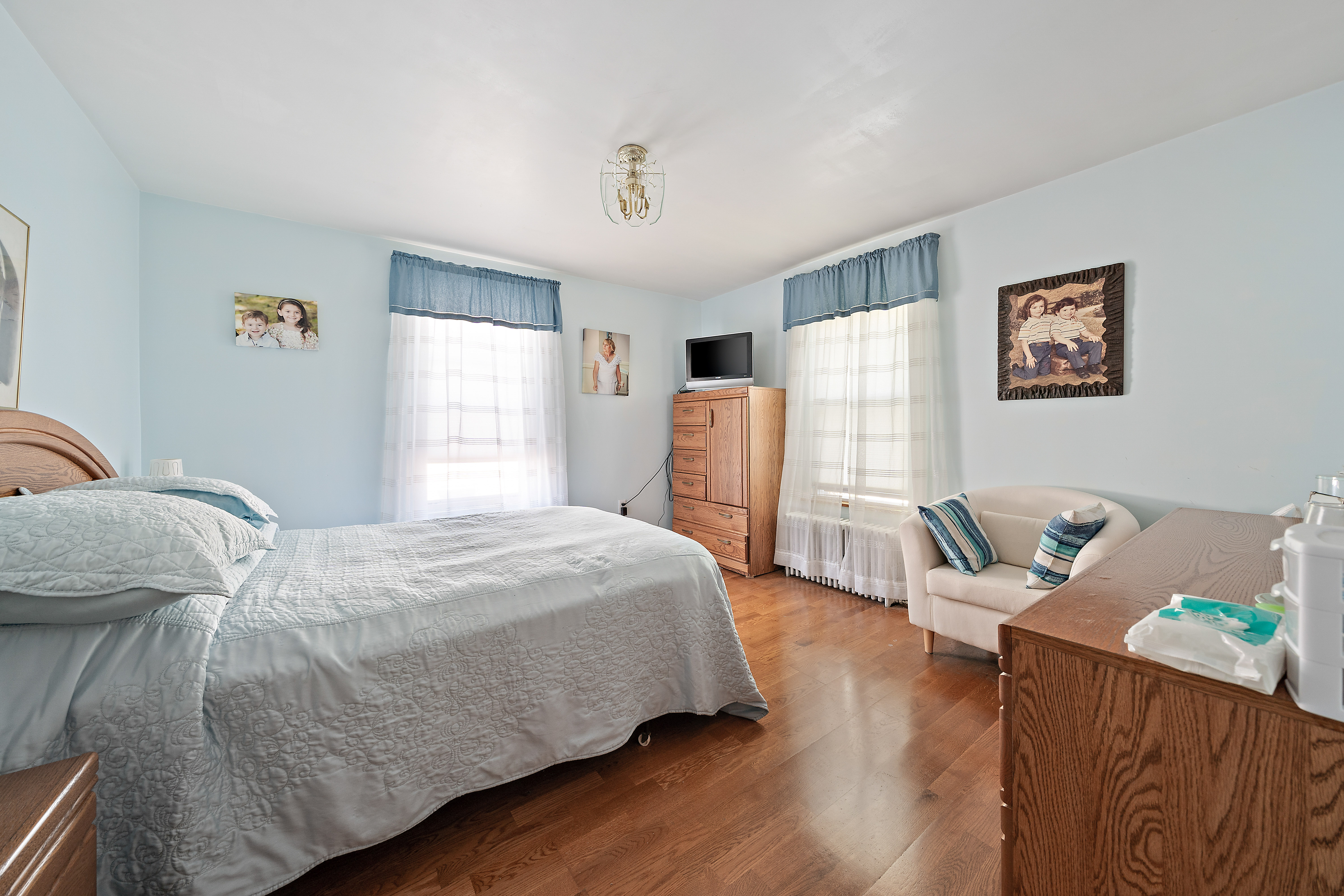 Hull, Massachusetts, 02045, United States, 4 Bedrooms Bedrooms, ,3 BathroomsBathrooms,Residential,For Sale,1870933
