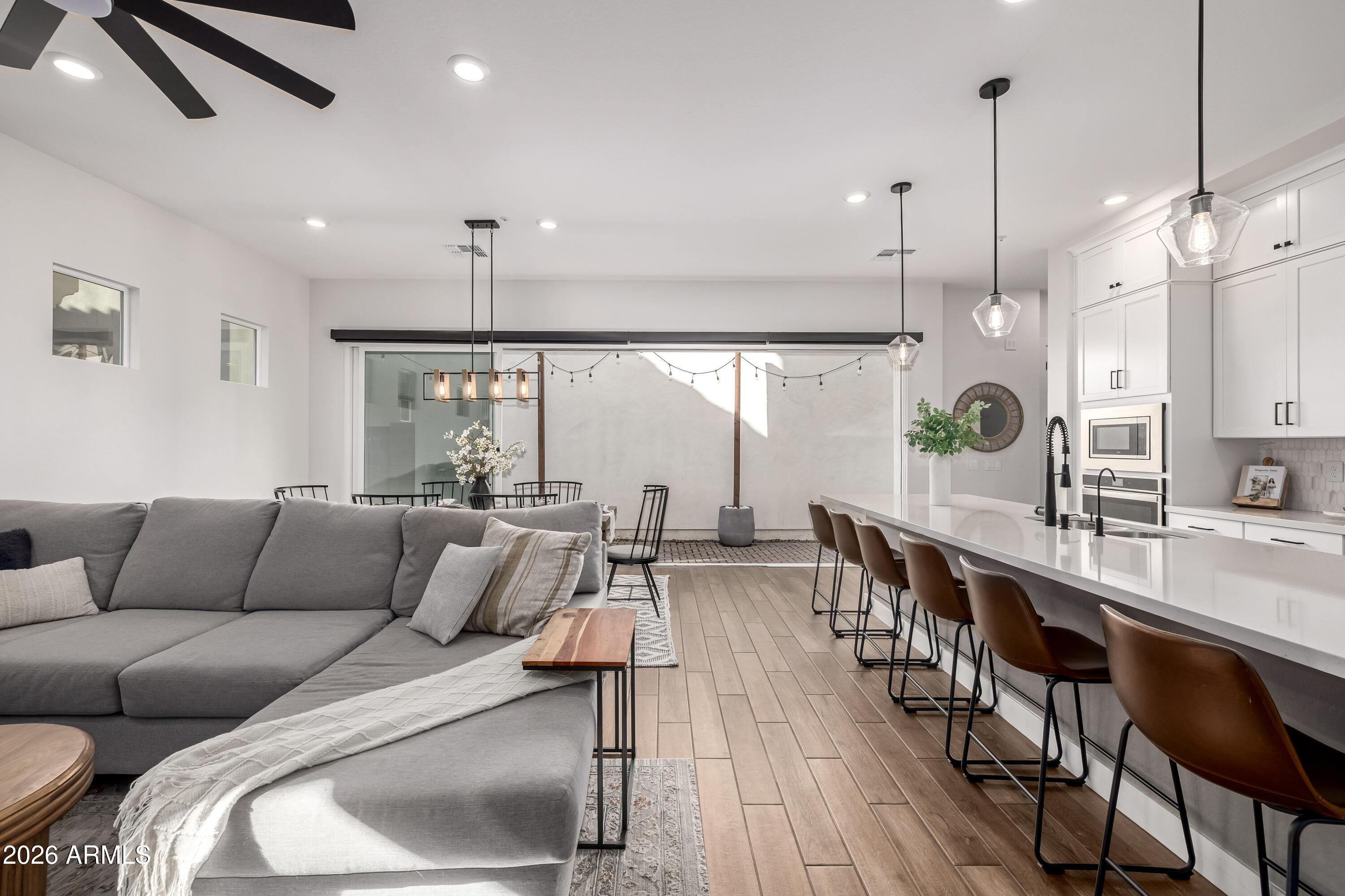 Chandler, Arizona, 85286, United States, 4 Bedrooms Bedrooms, ,4 BathroomsBathrooms,Residential,For Sale,2010447