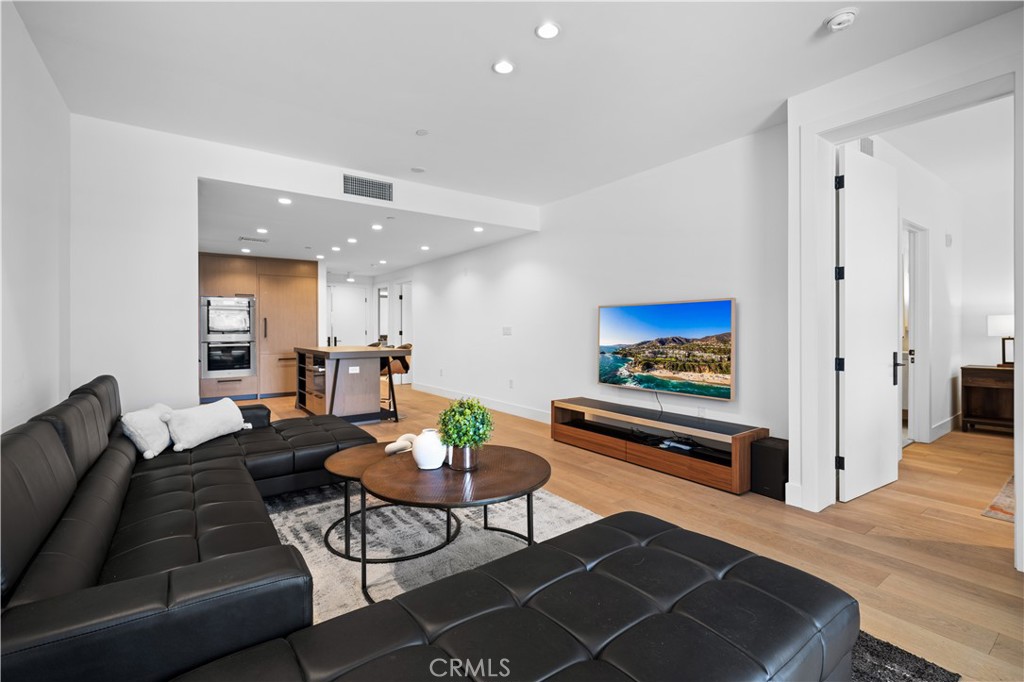 Los Angeles, California, 90024, United States, 2 Bedrooms Bedrooms, ,2 BathroomsBathrooms,Residential,For Sale,1746972