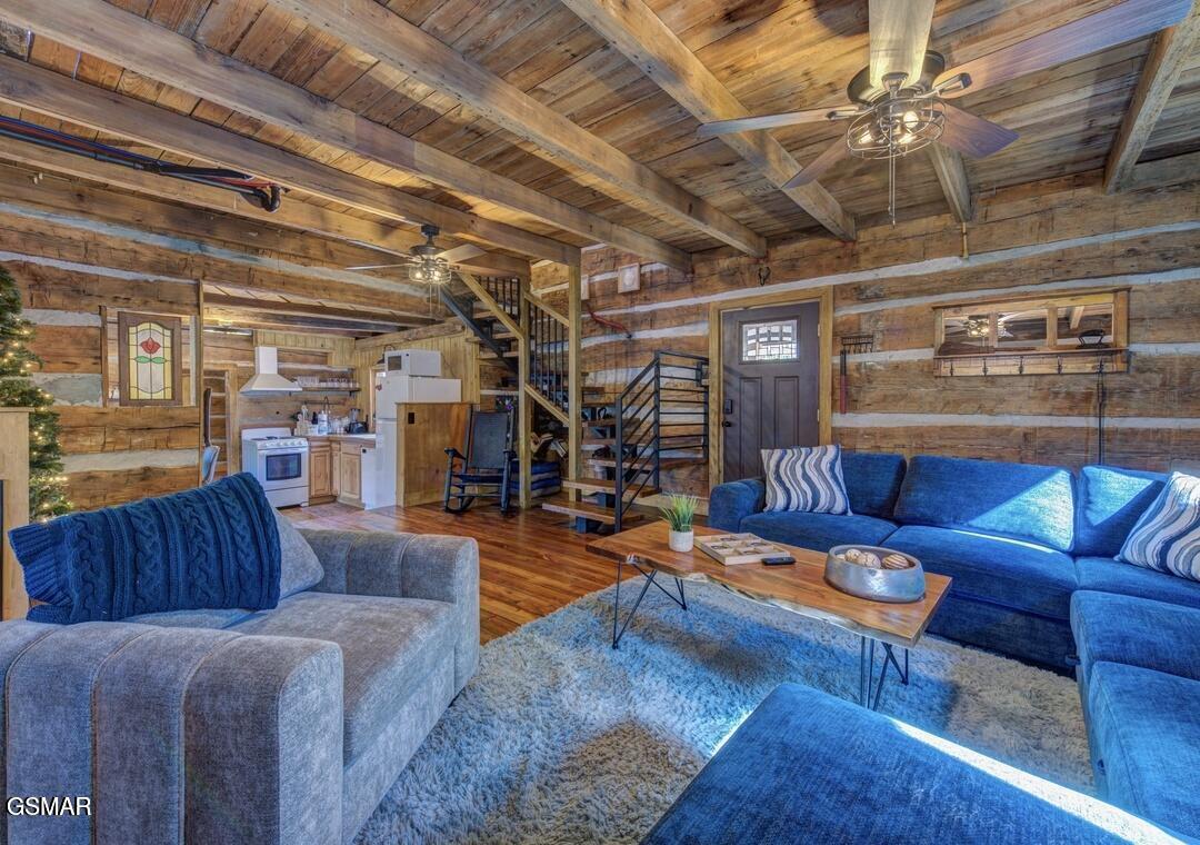 Cosby, Tennessee, 37722, United States, 3 Bedrooms Bedrooms, ,4 BathroomsBathrooms,Residential,For Sale,2036107