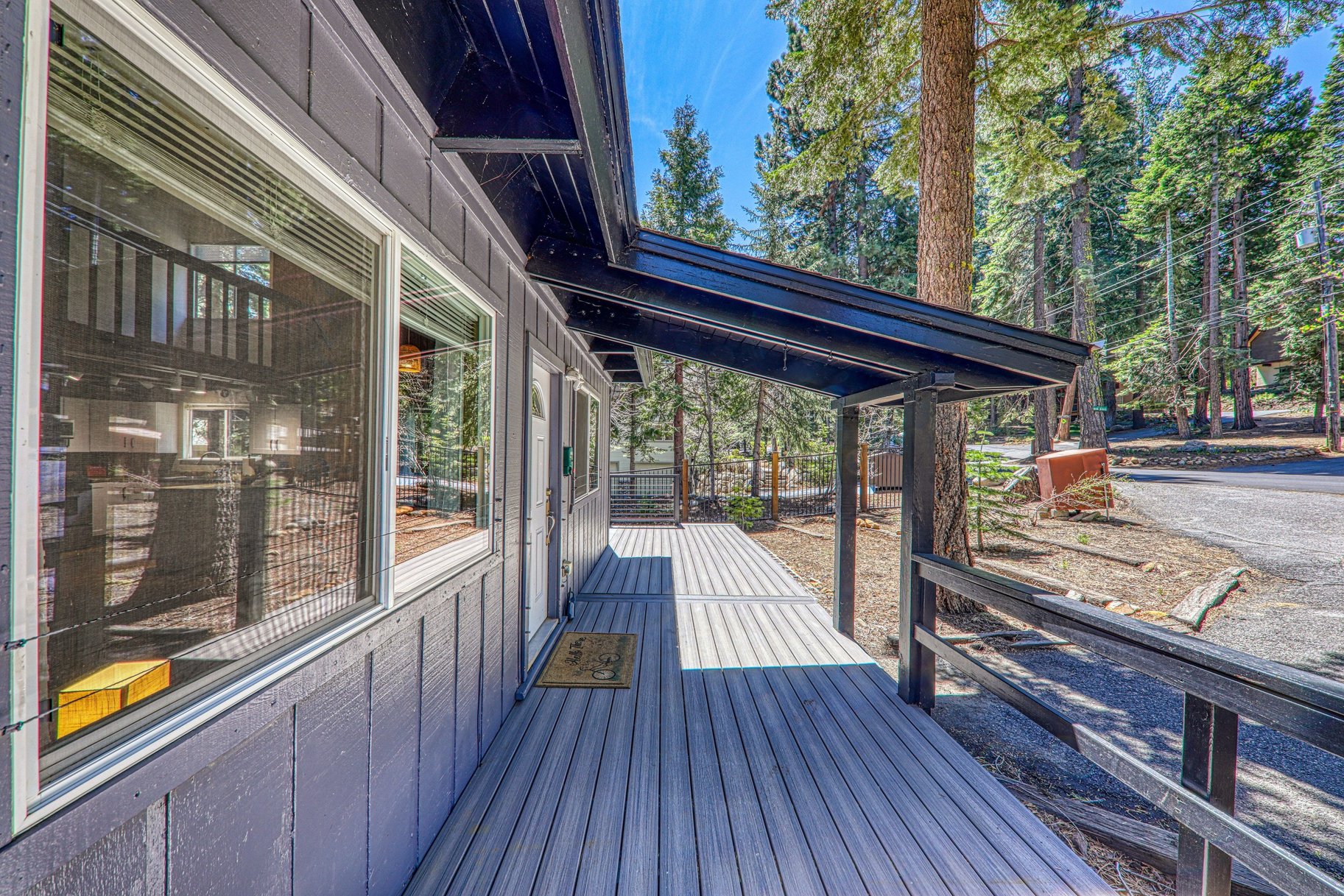  Tucked into a Prime Tahoe City setting - 物件實景