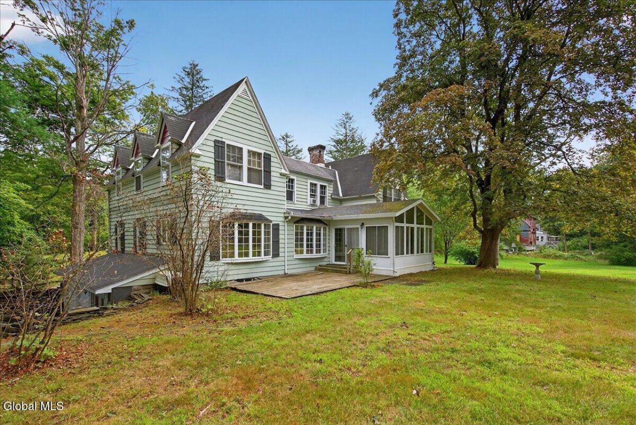 Schenectady, New York, 12309, United States, 5 Bedrooms Bedrooms, ,4 BathroomsBathrooms,Residential,For Sale,1938536