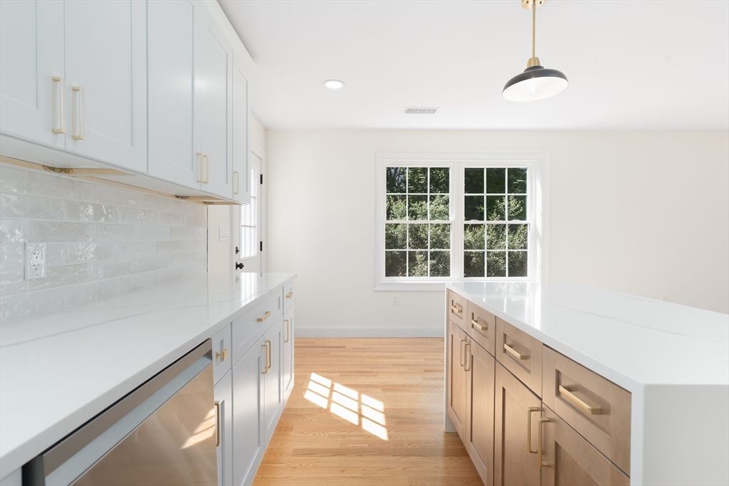 Attleboro, Massachusetts, 02703, United States, 3 Bedrooms Bedrooms, ,3 BathroomsBathrooms,Residential,For Sale,1908600
