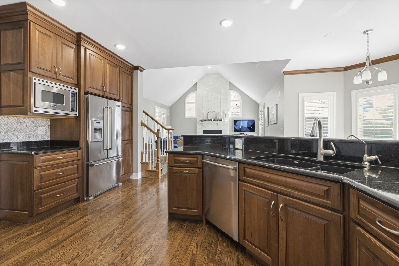 Shorewood, Illinois, 60404, United States, 4 Bedrooms Bedrooms, ,6 BathroomsBathrooms,Residential,For Sale,1933443