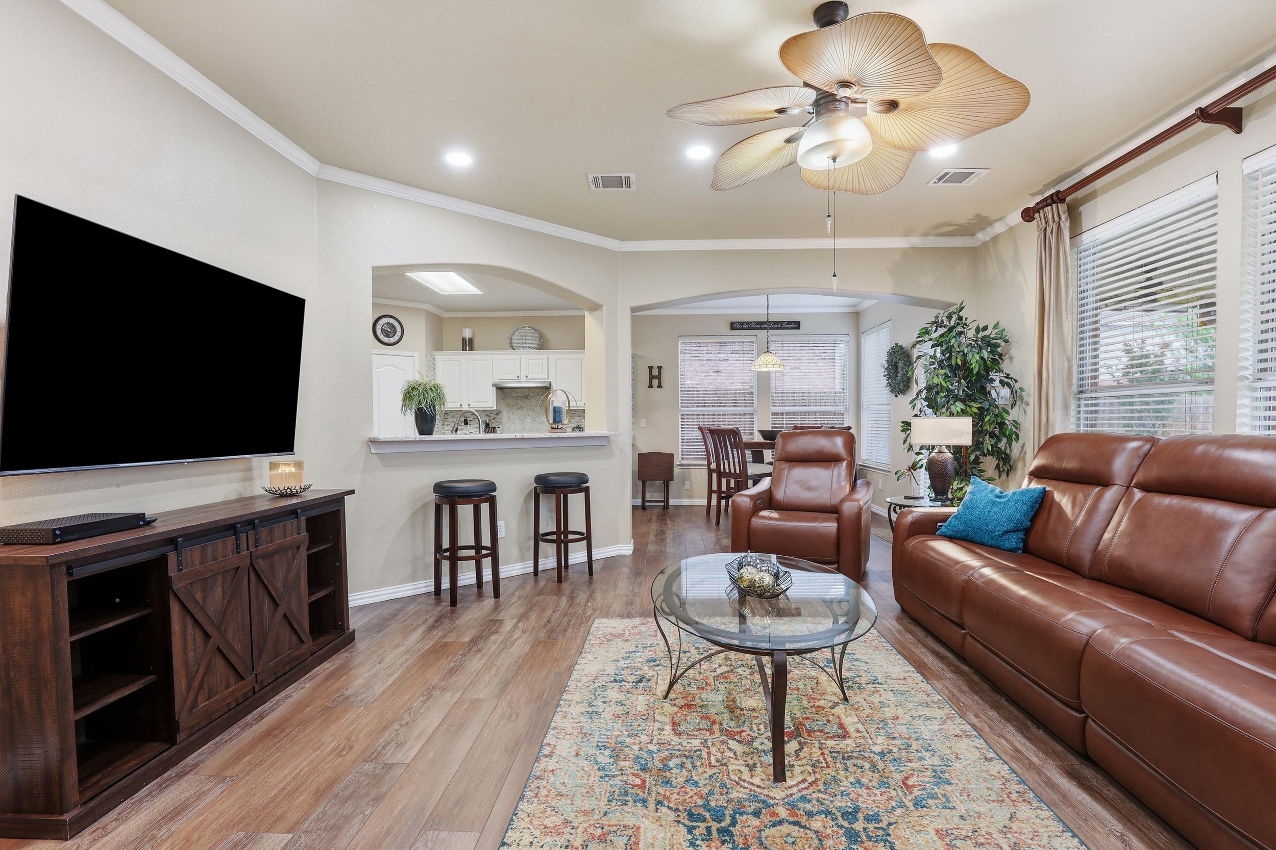  Thoughtful updates, spacious layout, priced to sell - 物件實景