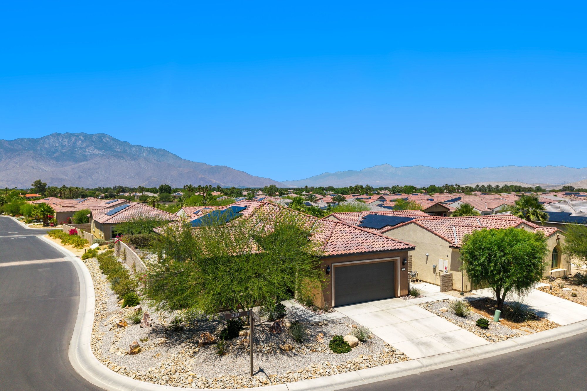  Panoramic Mountain Views on Elevated Premium Lot - 物件實景