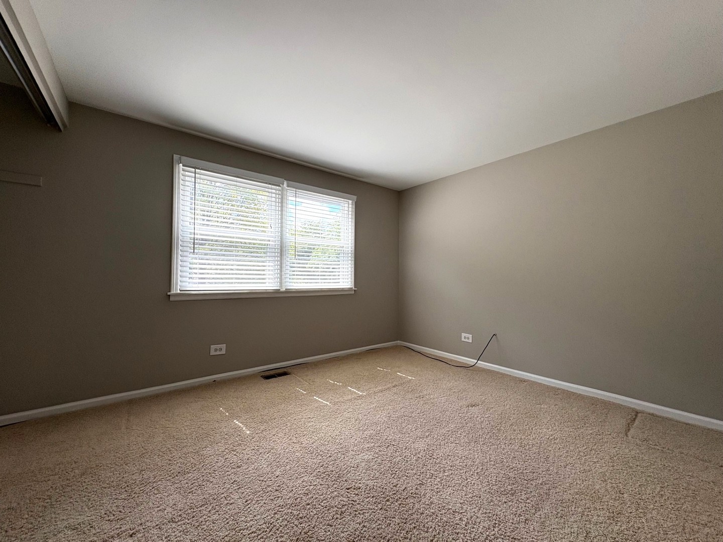 Naperville, Illinois, 60563, United States, 4 Bedrooms Bedrooms, ,3 BathroomsBathrooms,Residential,For Sale,1961191