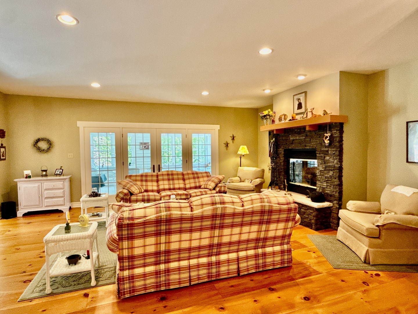 Hawley, Pennsylvania, 18428, United States, 3 Bedrooms Bedrooms, ,4 BathroomsBathrooms,Residential,For Sale,1846687