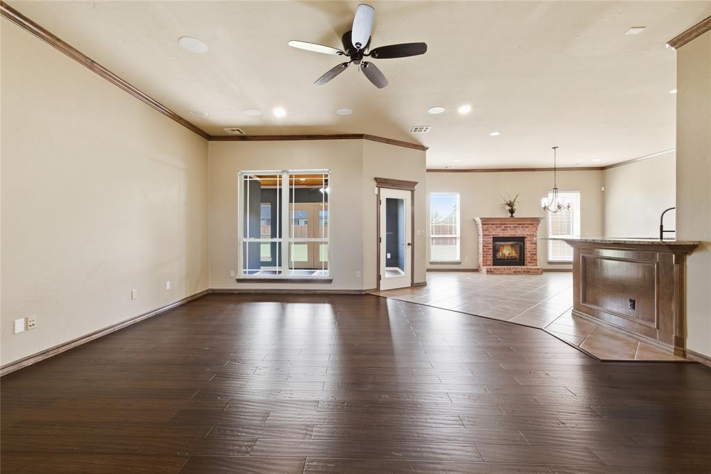 Mustang, Oklahoma, 73064, United States, 4 Bedrooms Bedrooms, ,4 BathroomsBathrooms,Residential,For Sale,1966333