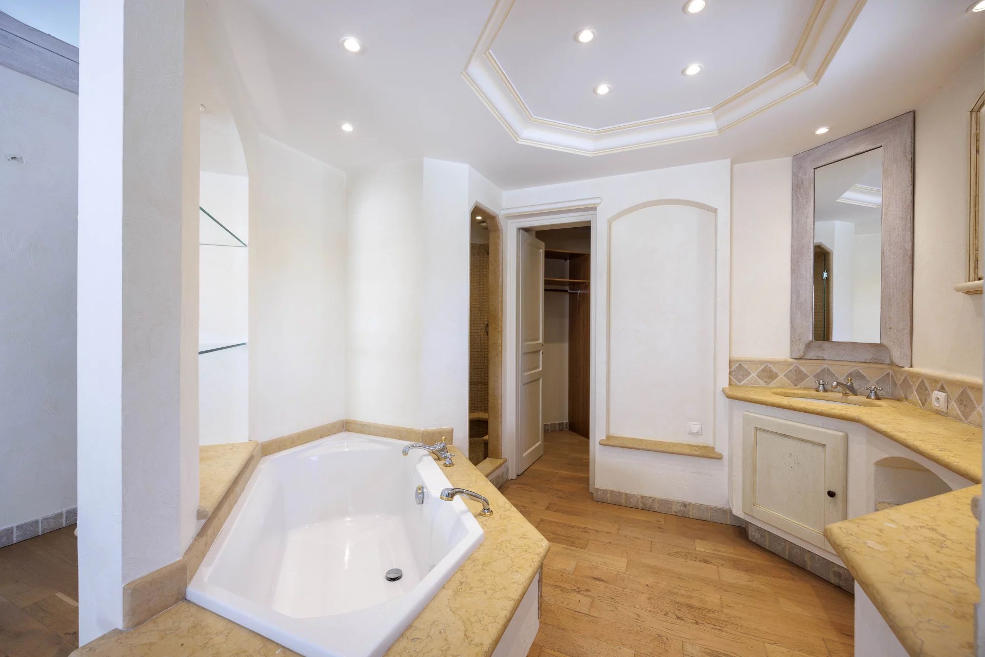 Saint-Paul-de-Vence, Provence-Alpes-Côte d’Azur, 06570, FR, 5 Bedrooms Bedrooms, ,Residential,For Sale,1916847