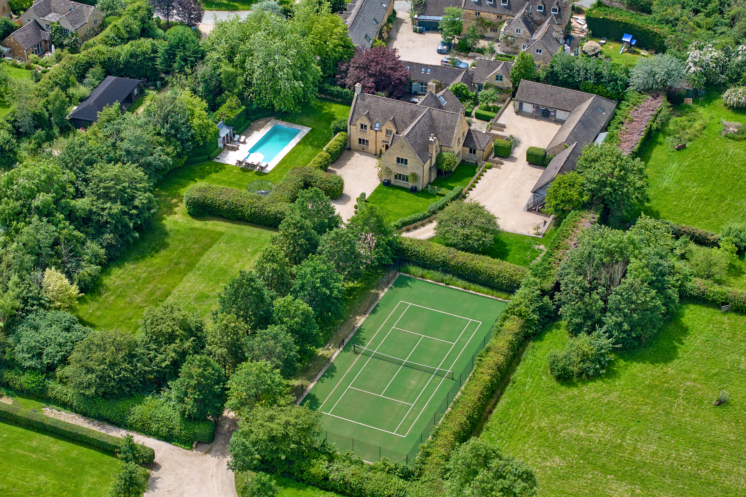 A Complete Cotswold Estate in One of Gloucestershire