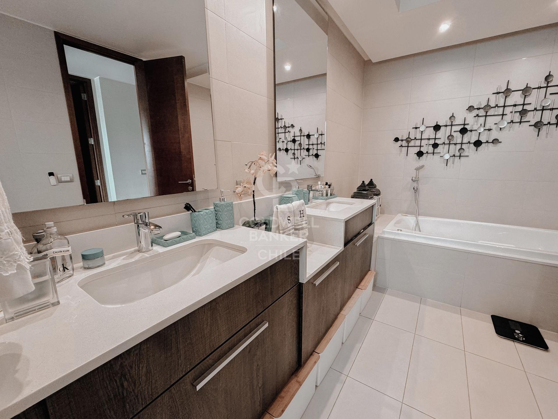Lo Barnechea, Chile, 4 Bedrooms Bedrooms, ,6 BathroomsBathrooms,Residential,For Sale,1959093