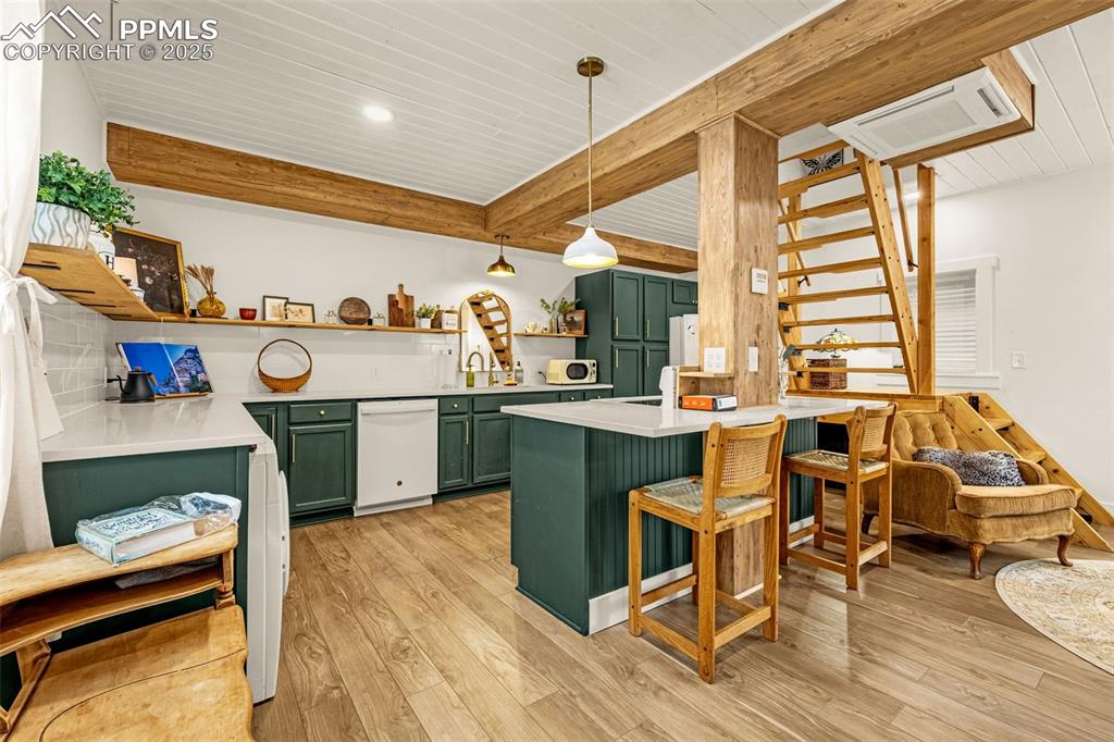 Colorado Springs, Colorado, 80903, United States, 3 Bedrooms Bedrooms, ,2 BathroomsBathrooms,Residential,For Sale,1949887