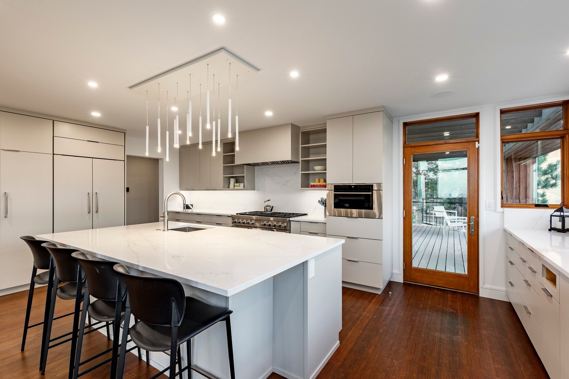  Stunning Contemporary Home with Commanding Views - 物件實景