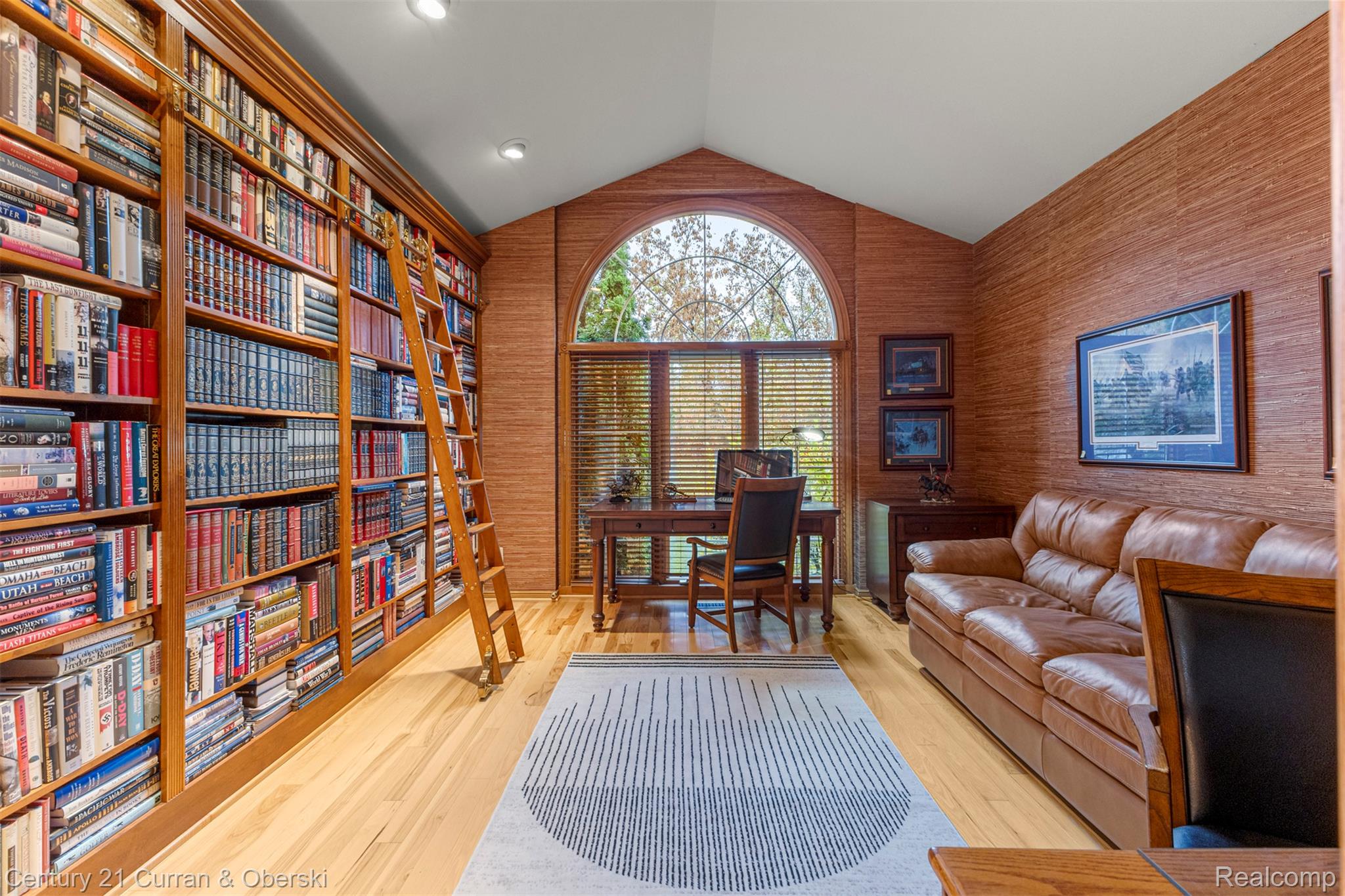 Shelby Charter Township, Michigan, 48316, United States, 2 Bedrooms Bedrooms, ,4 BathroomsBathrooms,Residential,For Sale,1977088