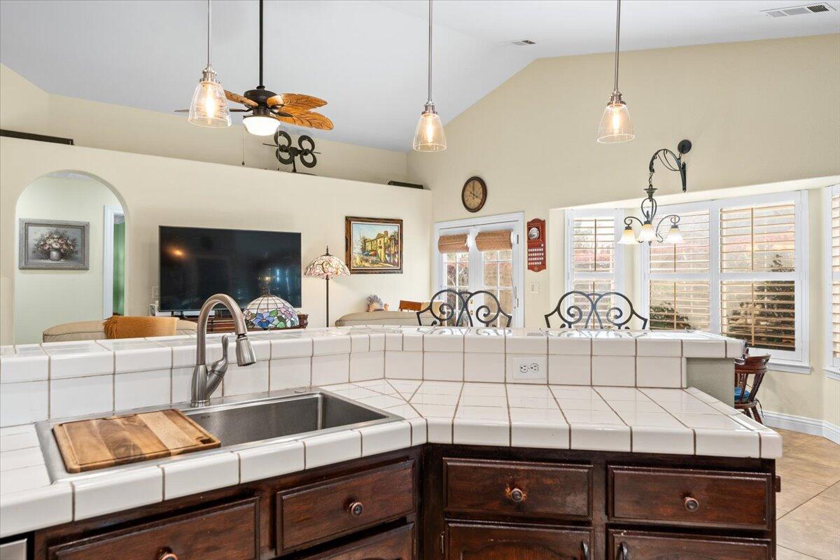Redding, California, 96001, United States, 3 Bedrooms Bedrooms, ,2 BathroomsBathrooms,Residential,For Sale,1949690