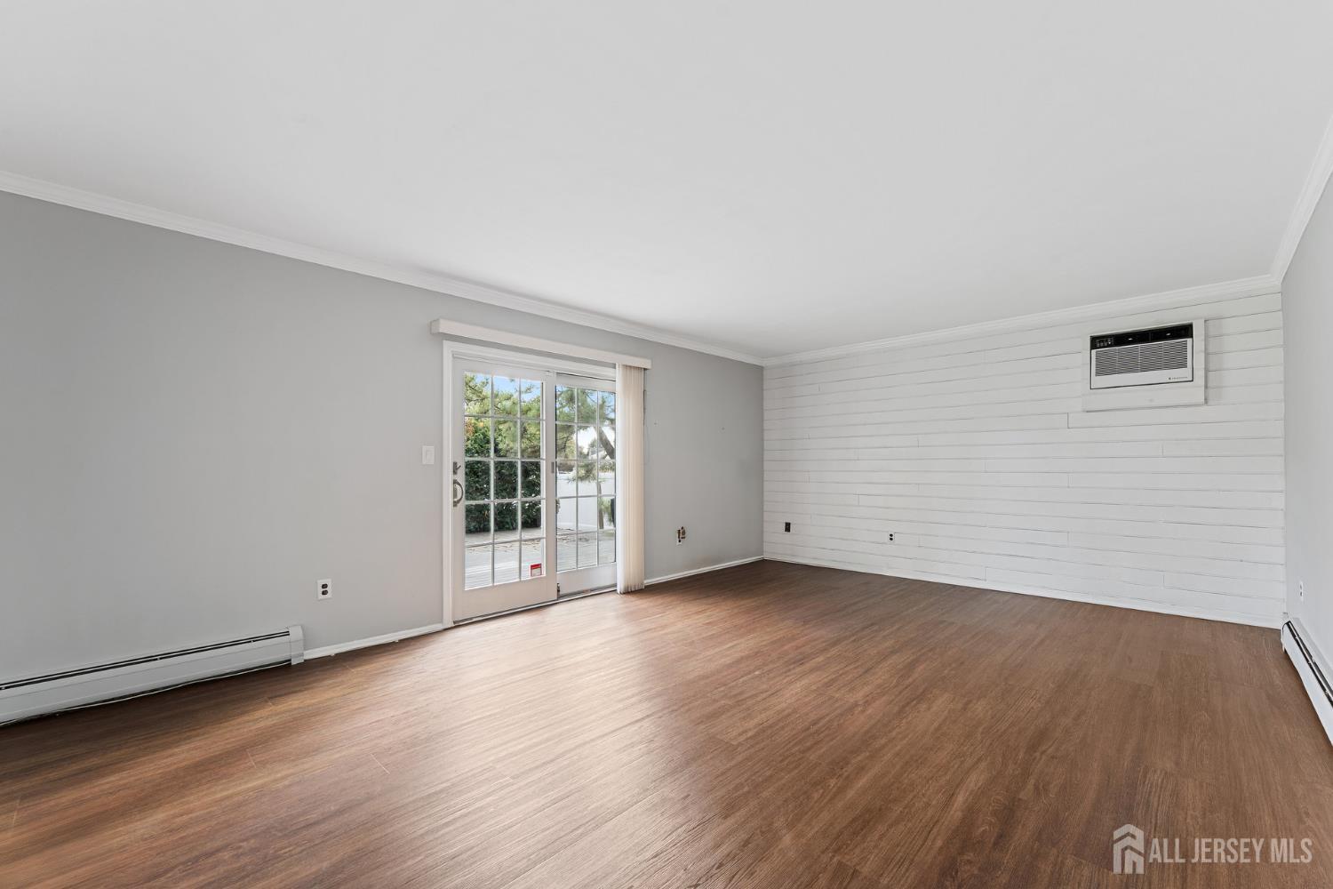 Middlesex, New Jersey, 08846, United States, 4 Bedrooms Bedrooms, ,3 BathroomsBathrooms,Residential,For Sale,1968933