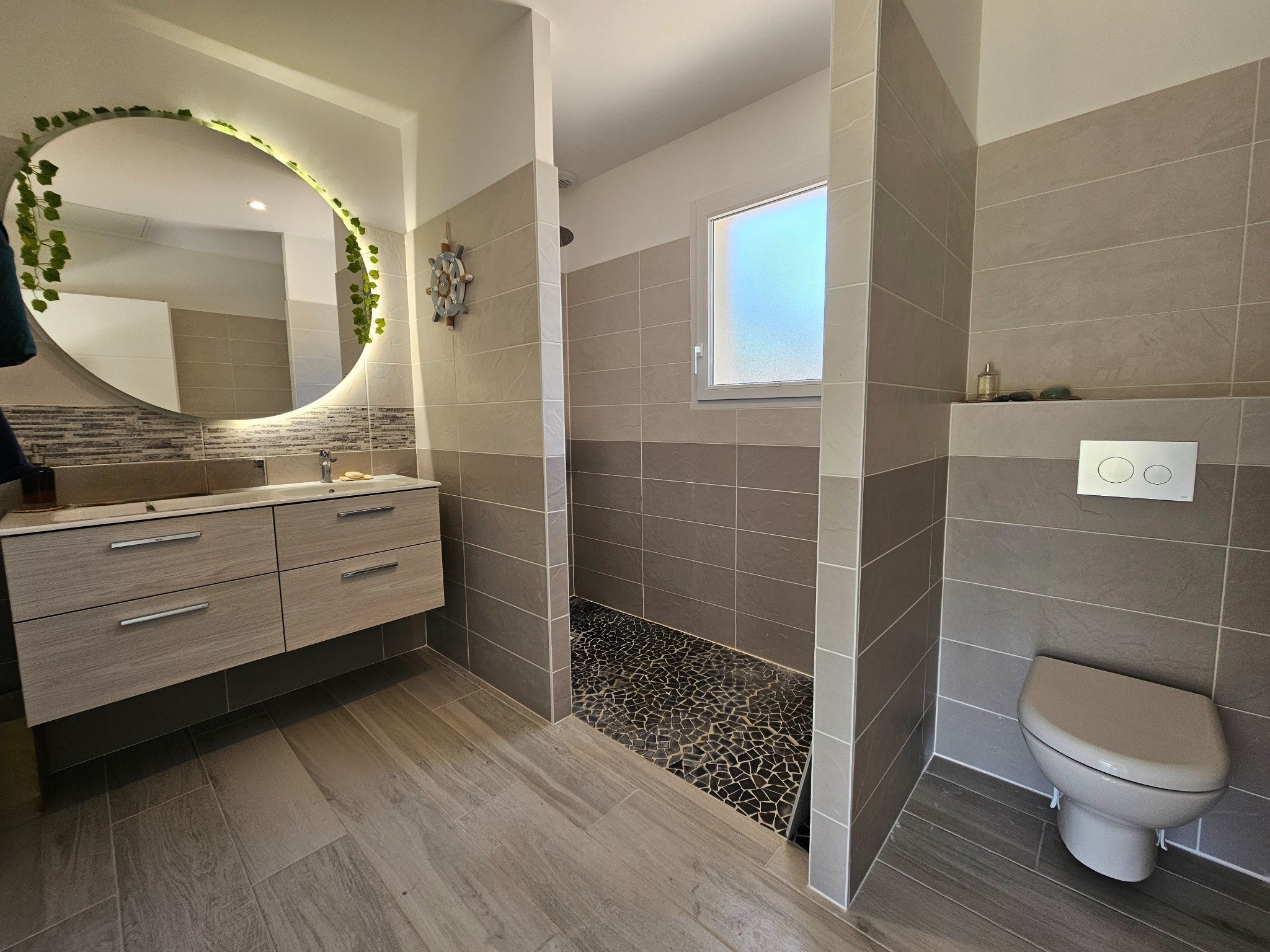  CONTEMPORARY VILLA IN A PRIVATE SETTING - 物件實景