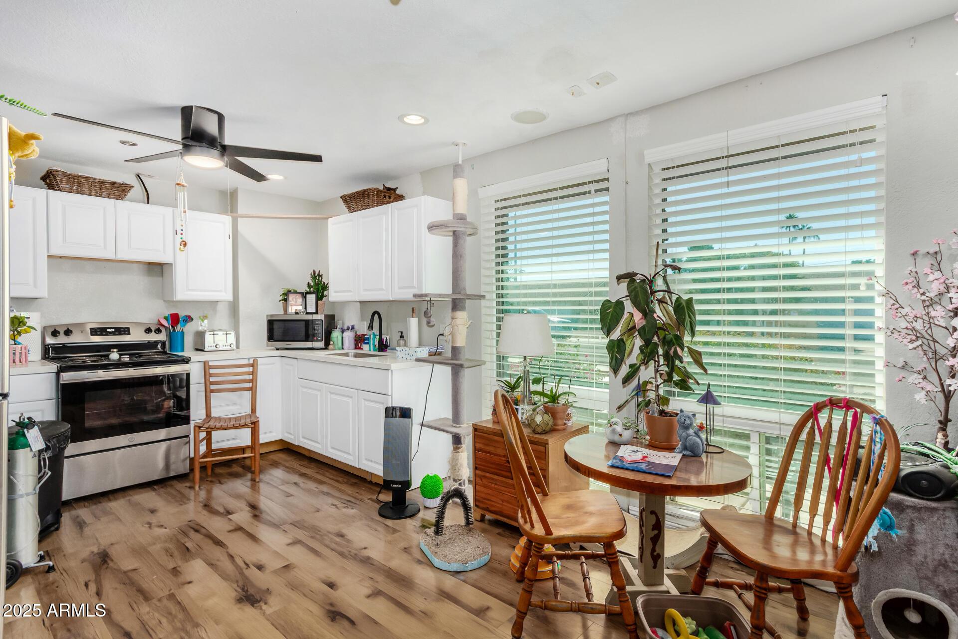 Chandler, Arizona, 85225, United States, 5 Bedrooms Bedrooms, ,2 BathroomsBathrooms,Residential,For Sale,1996628