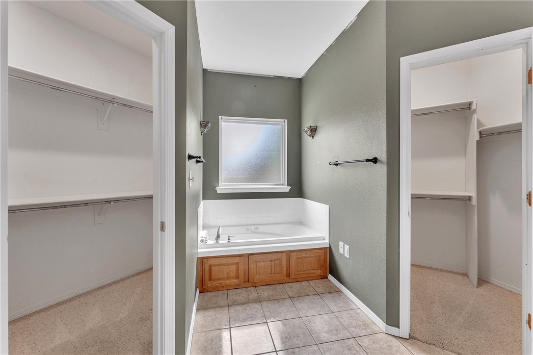 Bentonville, Arkansas, 72713, United States, 5 Bedrooms Bedrooms, ,3 BathroomsBathrooms,Residential,For Sale,1882390