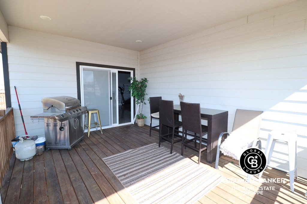 Garden City, Kansas, 67846, United States, 6 Bedrooms Bedrooms, ,3 BathroomsBathrooms,Residential,For Sale,1737851