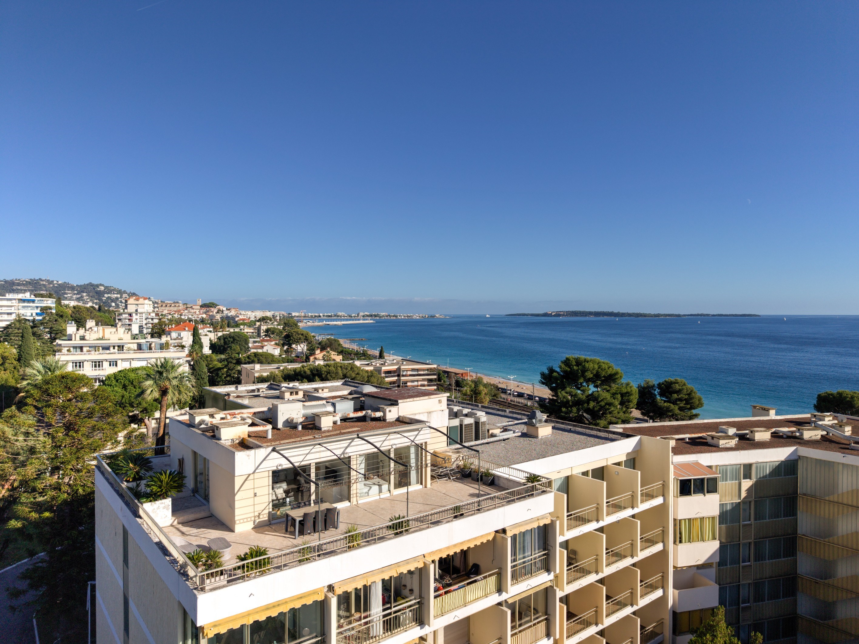  4-room duplex penthouse in Cannes Plages du Midi with terrace and sea view - 物件實景