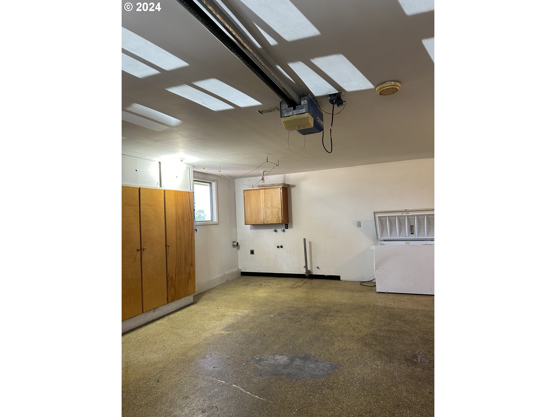 Oregoncity, Oregon, 97045, United States, 3 Bedrooms Bedrooms, ,2 BathroomsBathrooms,Residential,For Sale,1879834