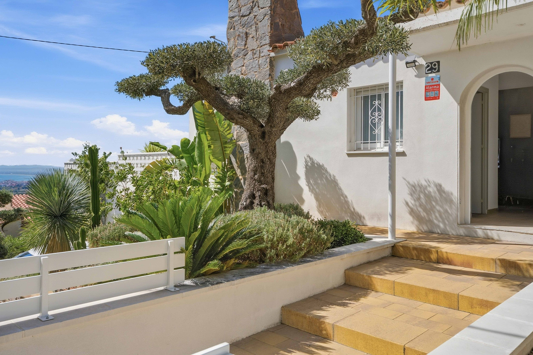  Contemporary villa with pool and panoramic views of Roses Bay - 物件實景