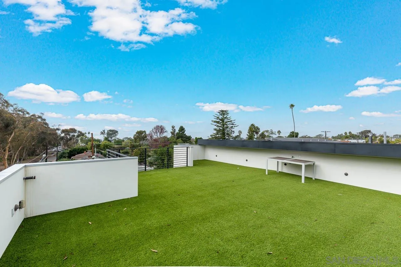 La Jolla, California, 92037, United States, 4 Bedrooms Bedrooms, ,3 BathroomsBathrooms,Residential,For Sale,1992074