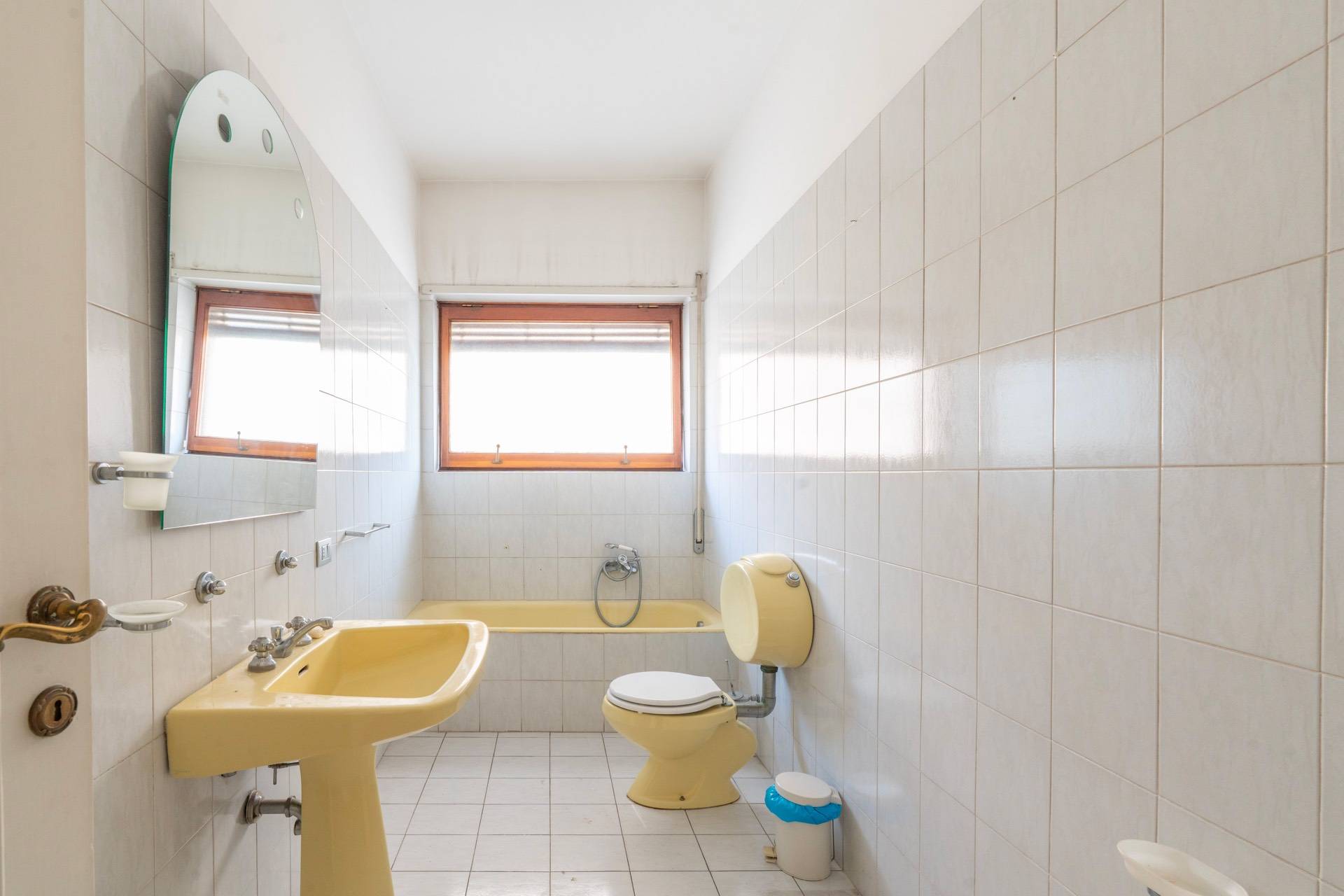 Roma, Roma, 00100, IT, 4 Bedrooms Bedrooms, ,2 BathroomsBathrooms,Residential,For Sale,1836935