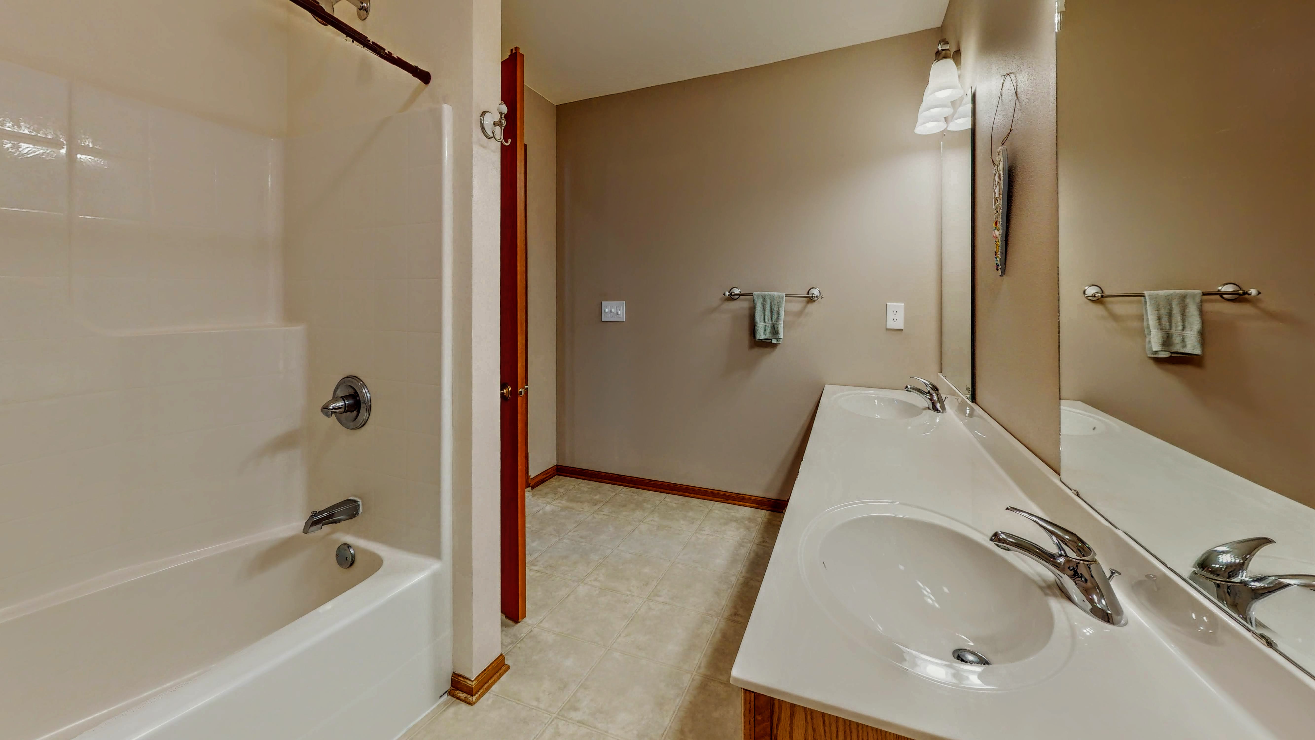 Koshkonong, Wisconsin, 53538, United States, 4 Bedrooms Bedrooms, ,4 BathroomsBathrooms,Residential,For Sale,1982148