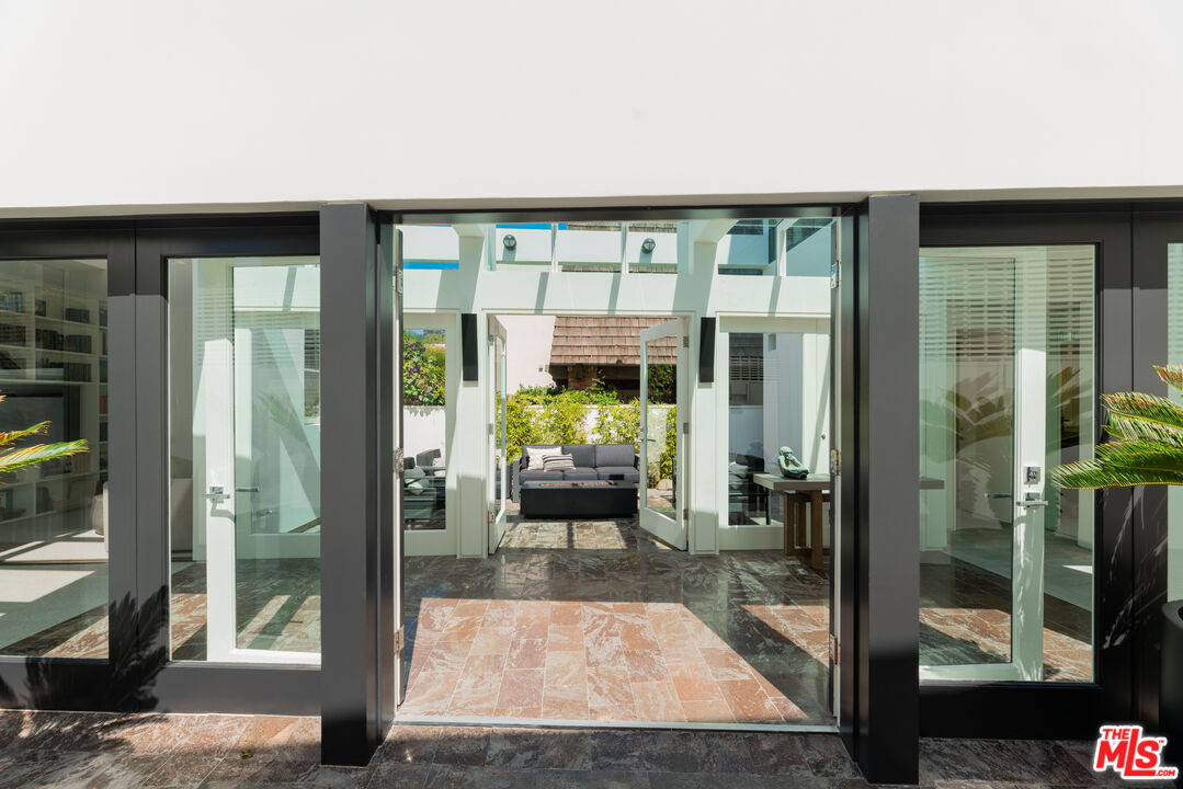 Malibu, California, 90265, United States, 4 Bedrooms Bedrooms, ,6 BathroomsBathrooms,Residential,For Sale,1912115