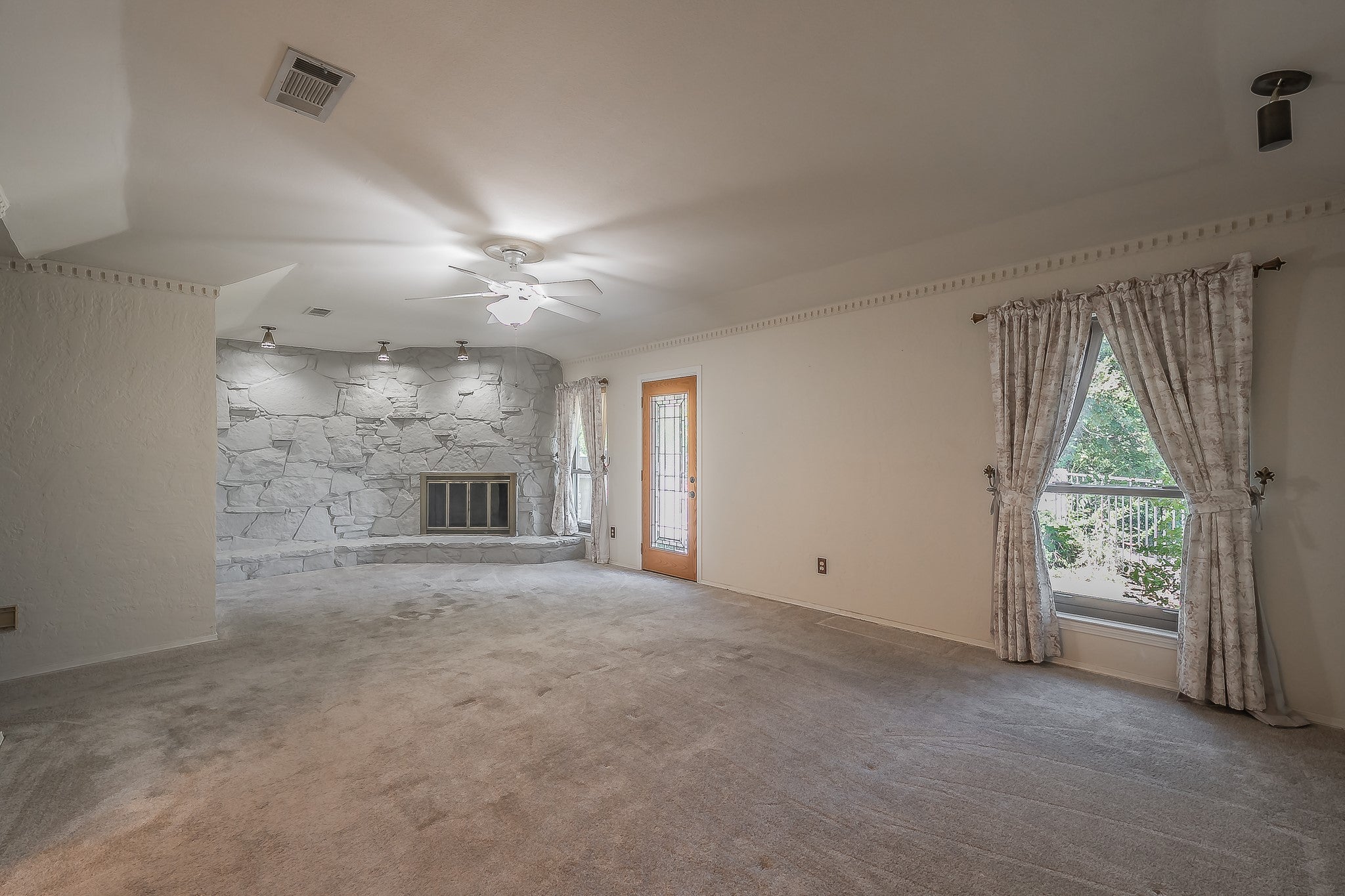 Arlington, Texas, 76012, United States, 3 Bedrooms Bedrooms, ,3 BathroomsBathrooms,Residential,For Sale,1976983