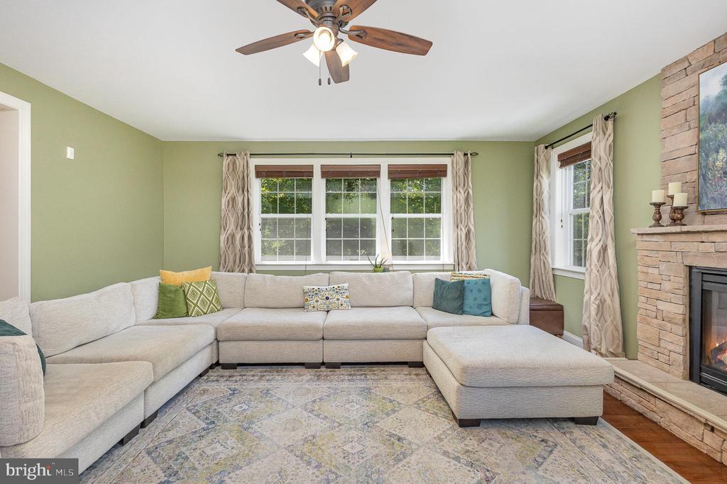 Fredericksburg, Virginia, 22406, United States, 5 Bedrooms Bedrooms, ,4 BathroomsBathrooms,Residential,For Sale,1932908